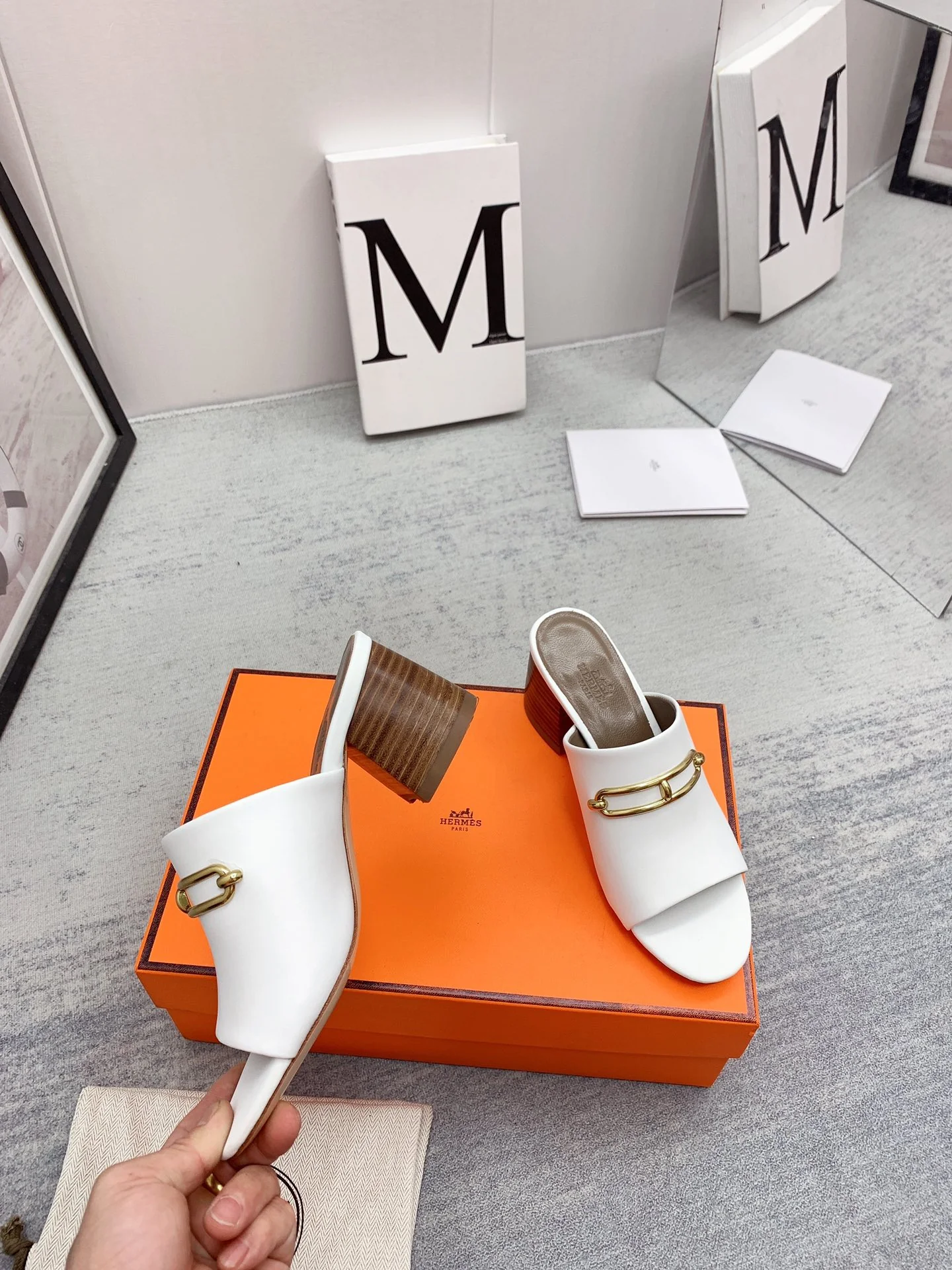 Новинка сезона весна/лето 2022 от Hermes - Высококачественные сандалии на массивном каблуке - 2 пары