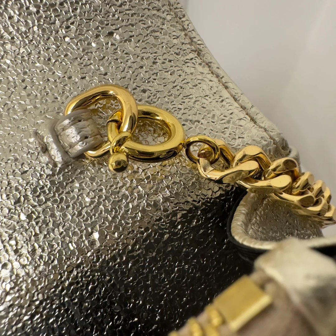 Монограмма YSL, икра, серебристая застежка, 19 см