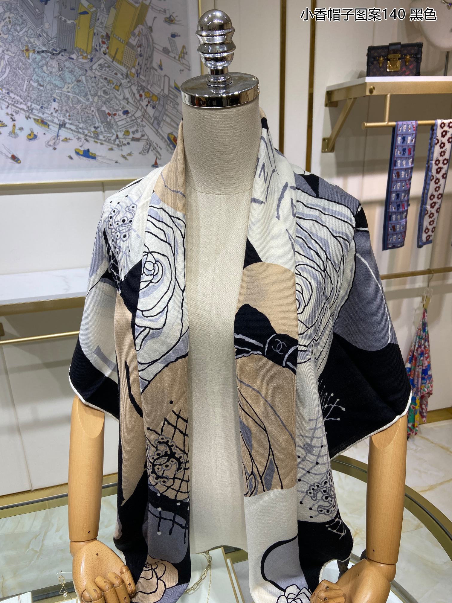 Кашемировый шелковый платок Chanel с узором ?Камелия?, 140 унций.