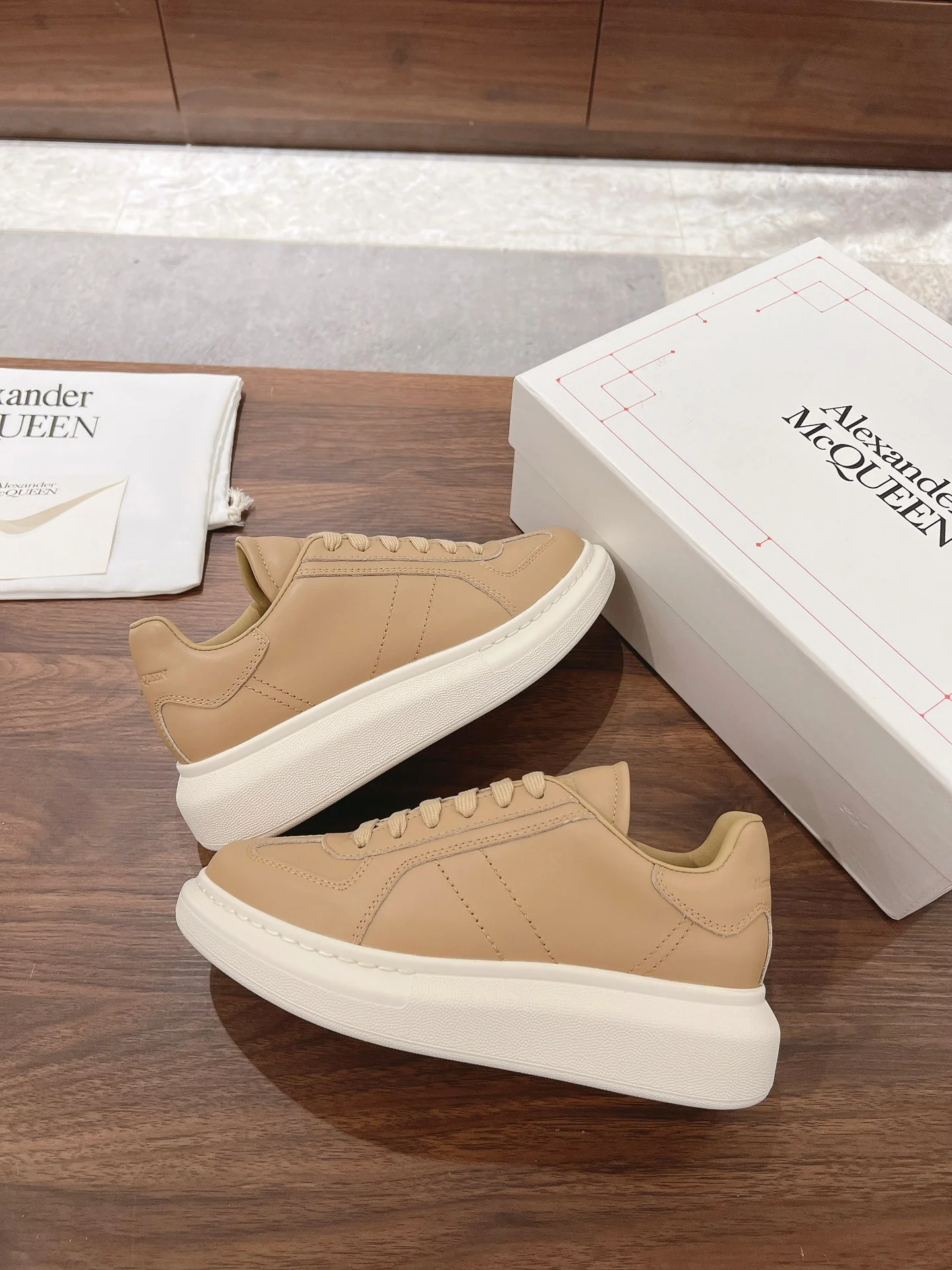 Скейтбордные кроссовки McQueen 2024 — цвет ?Молочный чай?