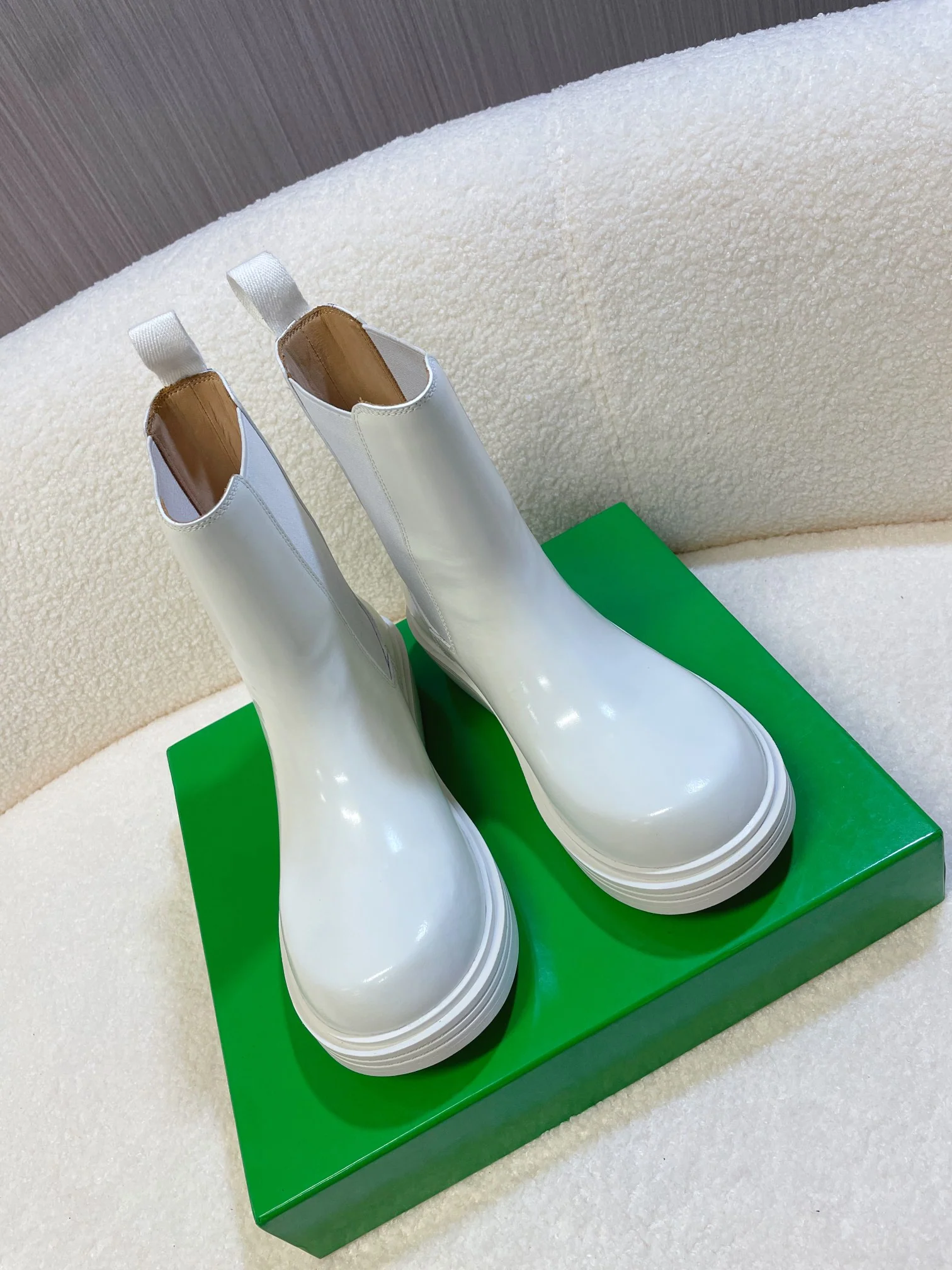 Новинка сезона осень/зима 2023 от BV - Ботинки ?Челси? для пожарных - Ботинки с большим пальцем - Белые