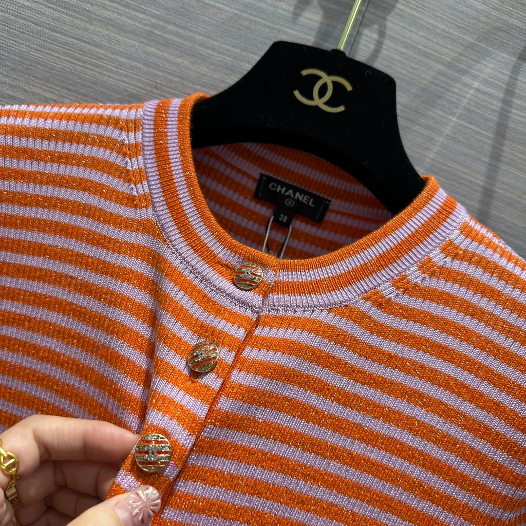 Chanel 2403 - Вязаный топ в лососевую полоску с золотой нитью