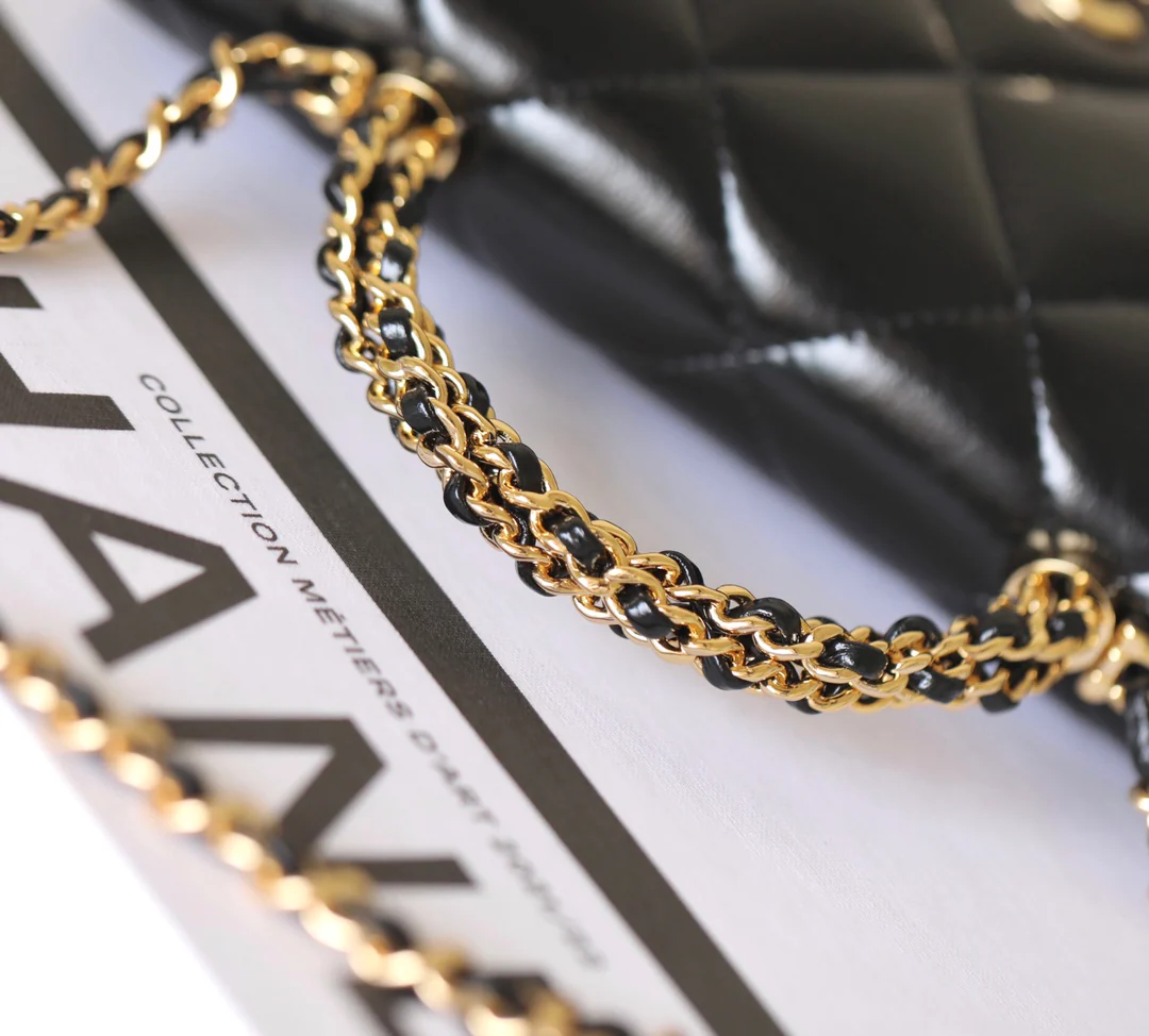 Сумка Chanel на цепочке с петлевой ручкой - WOC - Черная
