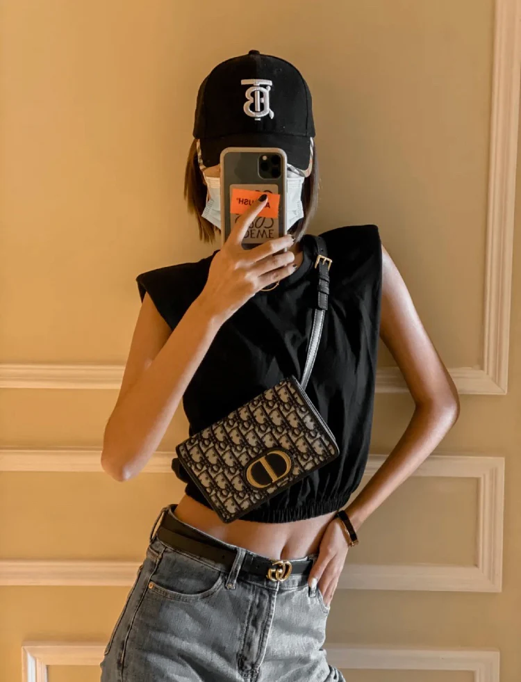 Сумка Chanel Montaigne - Серия 30 - Фотографии в одежде