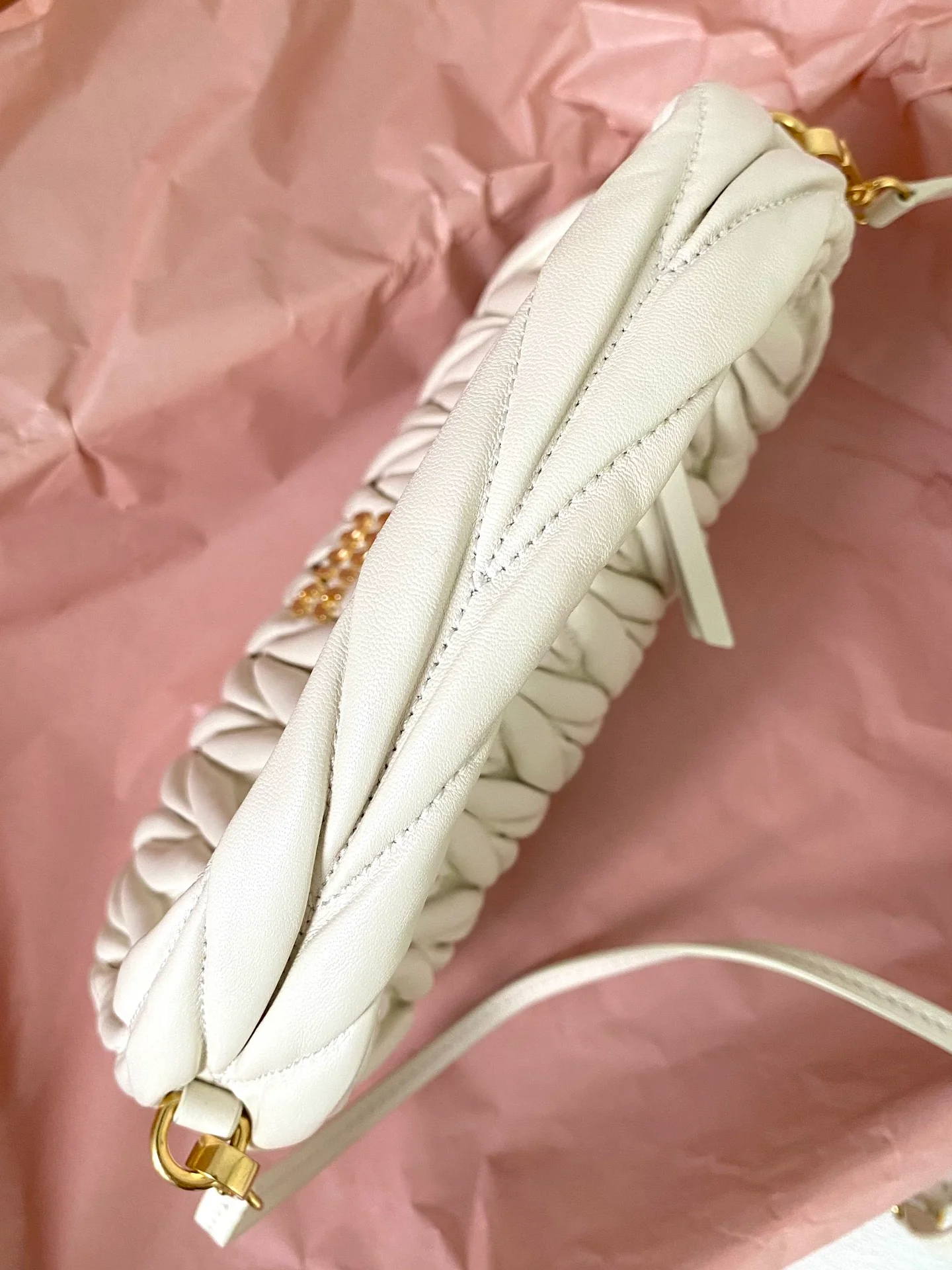 Сумка Miu Miu Wander, маленькая, из овечьей кожи, белая.