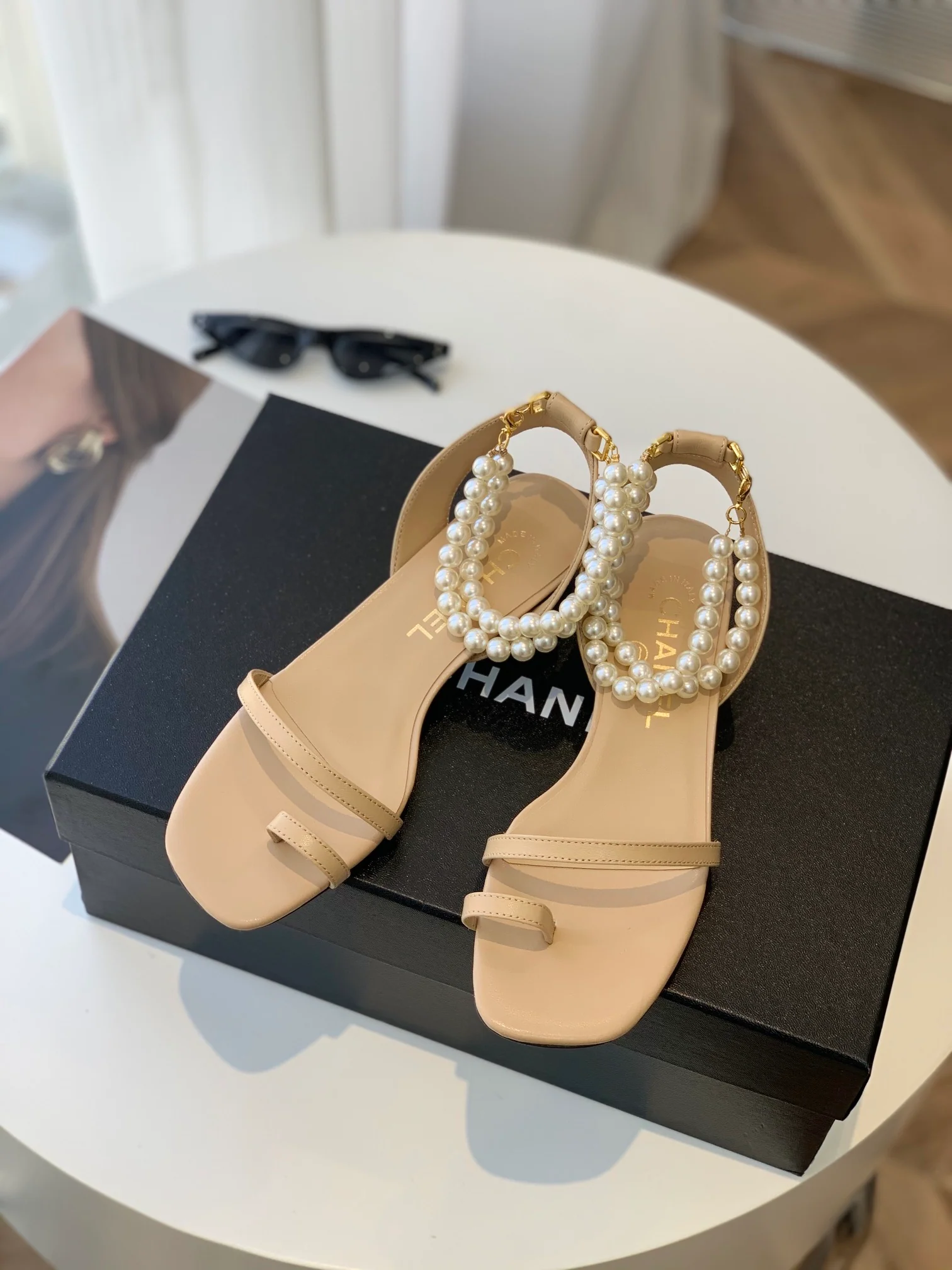 Новинка весны 2023 года от Chanel - сандалии Pearl