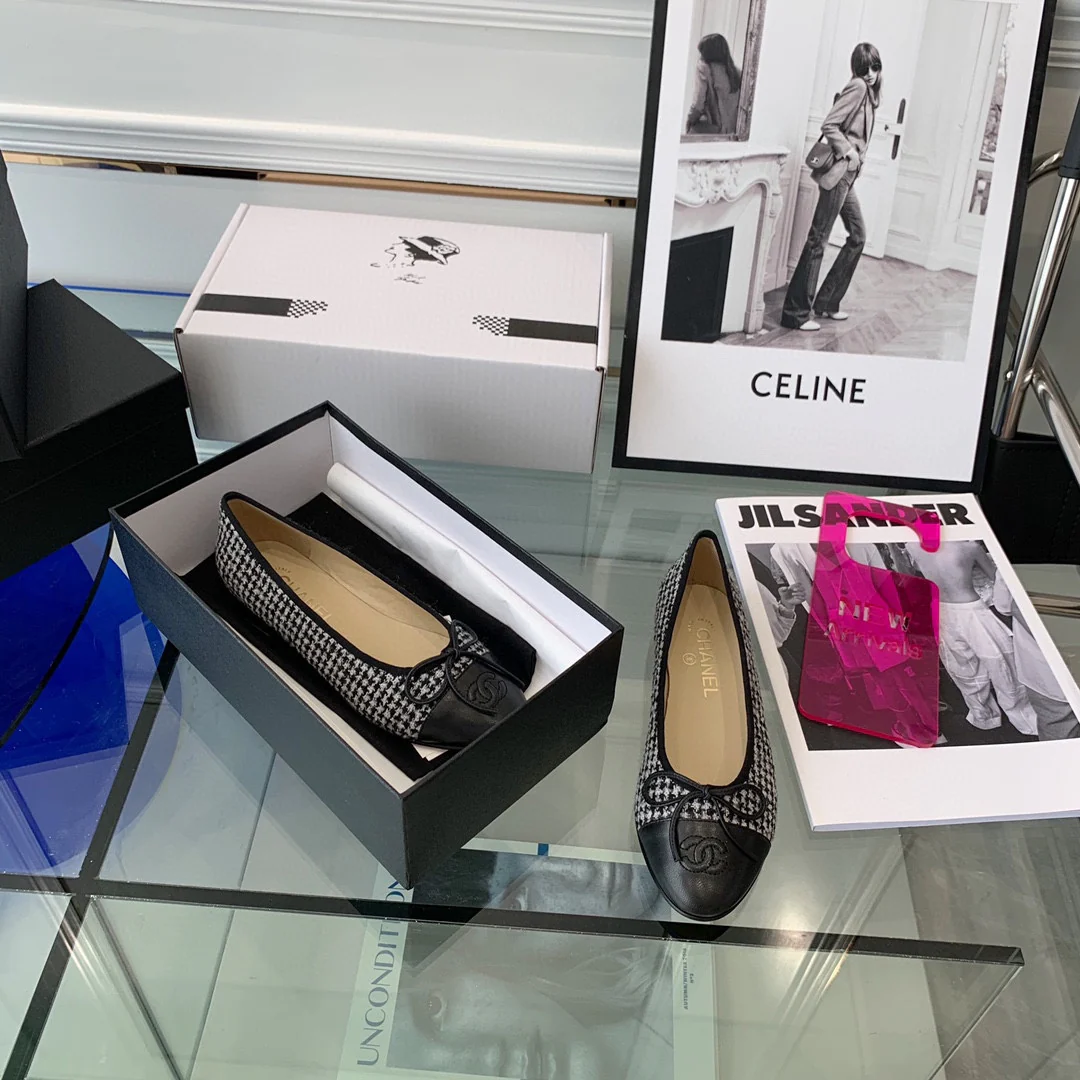 Классические балетки Chanel - черные в клетку