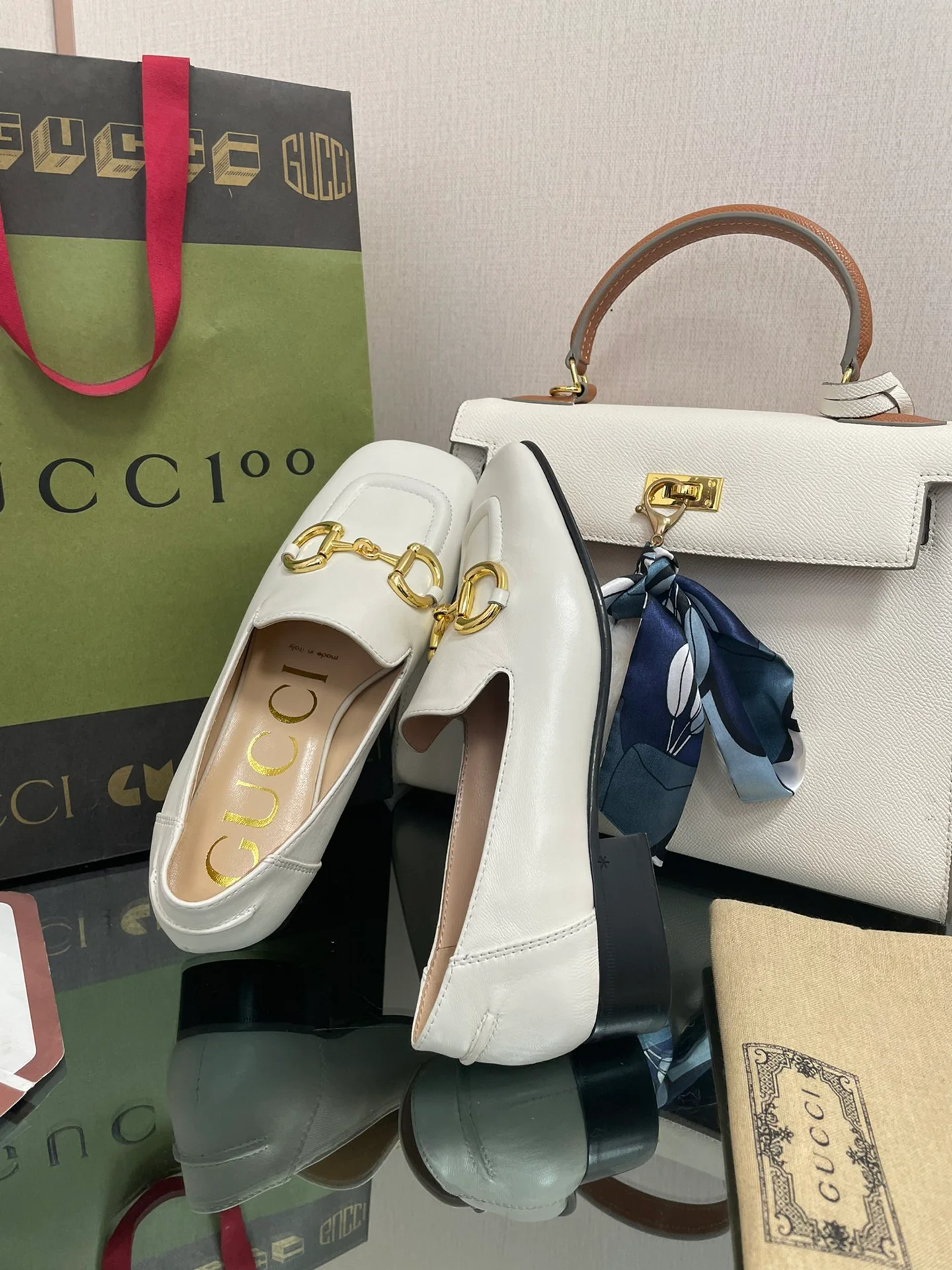 Новинка Gucci 2022 года - Лоферы с пряжкой 