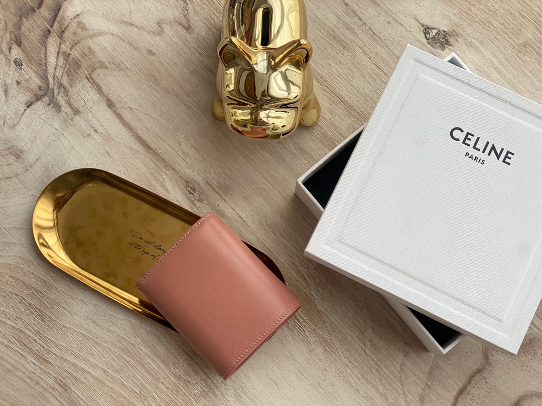 Маленький глянцевый кошелек Celine Triomphe с клапаном из овечьей кожи - розовый