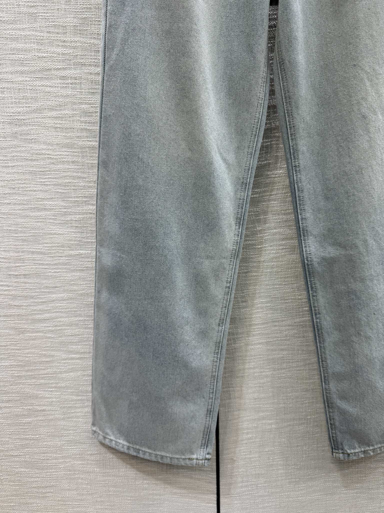 Джинсы Chanel 2403 с широкими штанинами и вышитыми карманами