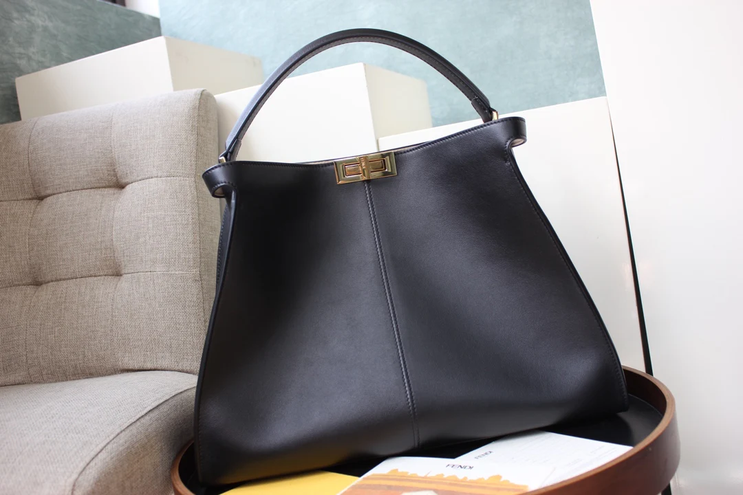 Большая черная кожаная сумка Fendi Peekaboo Lite