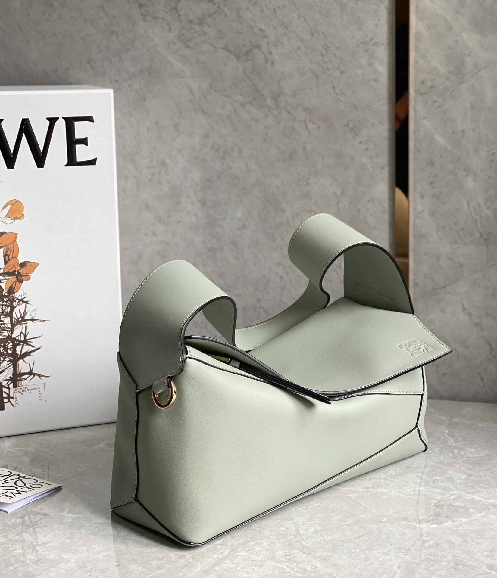 Сумка-хобо Loewe Puzzle — телячья кожа наппа — светло-зеленая