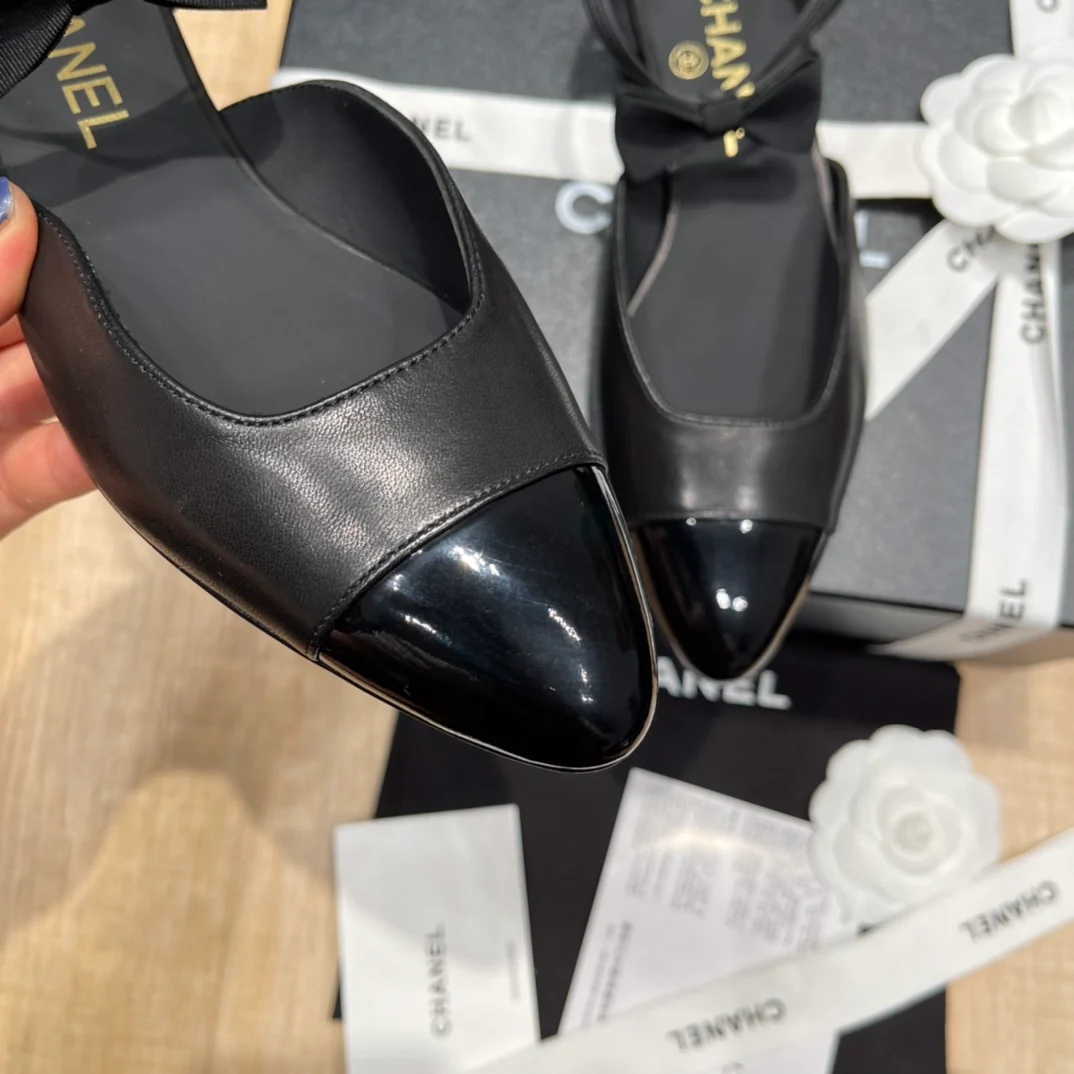 Chanel - Черные балетки с закрытым носком