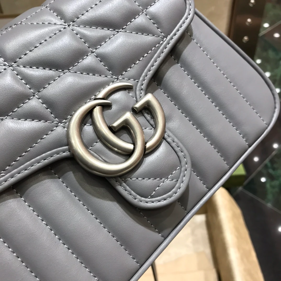 Сумка Gucci Marmont из геометрической коллекции