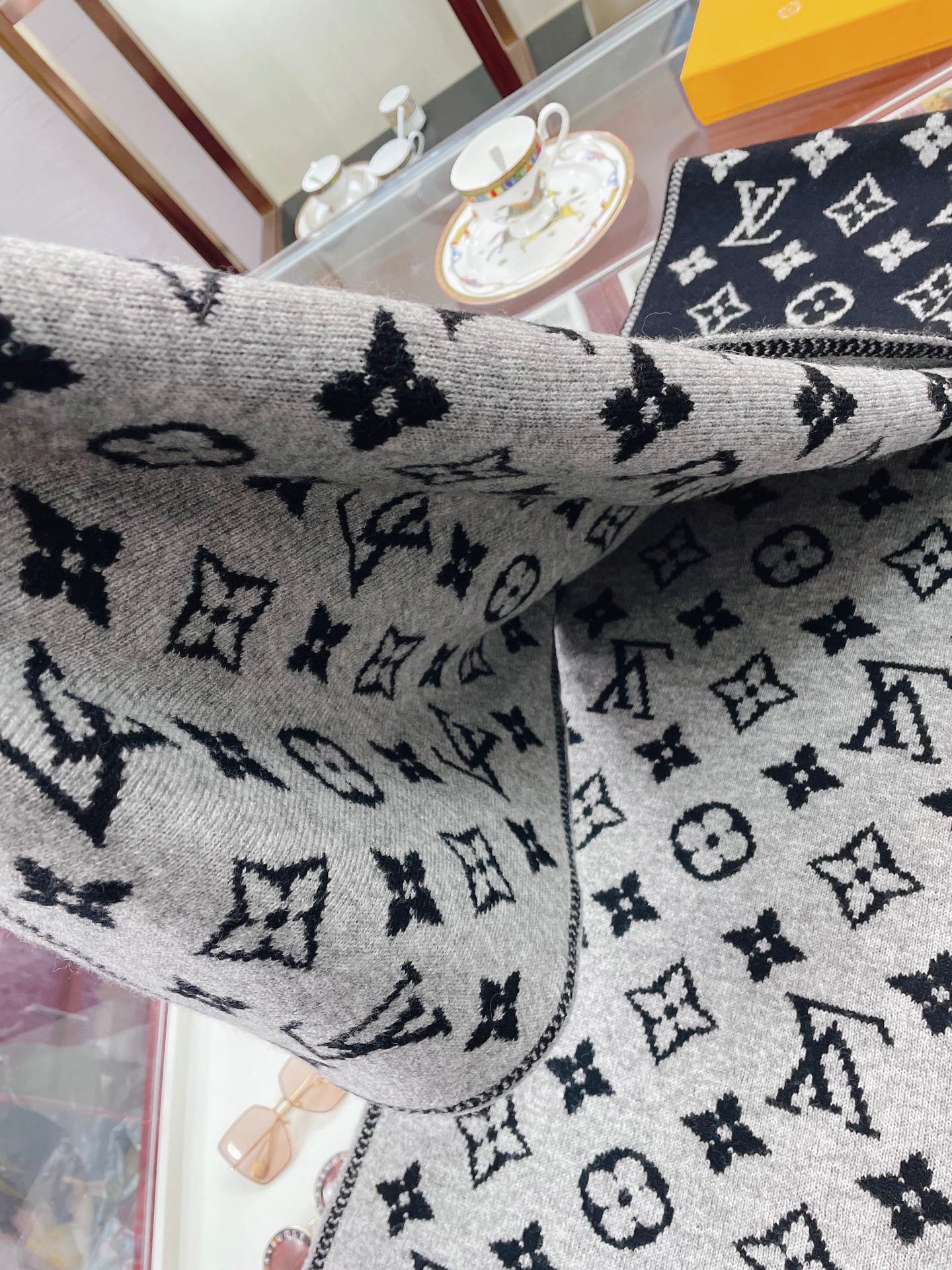 Вязаный кашемировый шарф LV