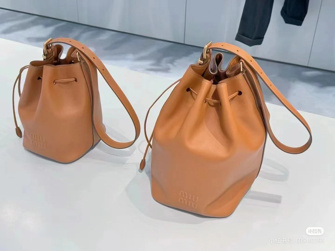 Miu Miu-5be089 - Импортная сумка-ведро из телячьей кожи - Для совместного использования