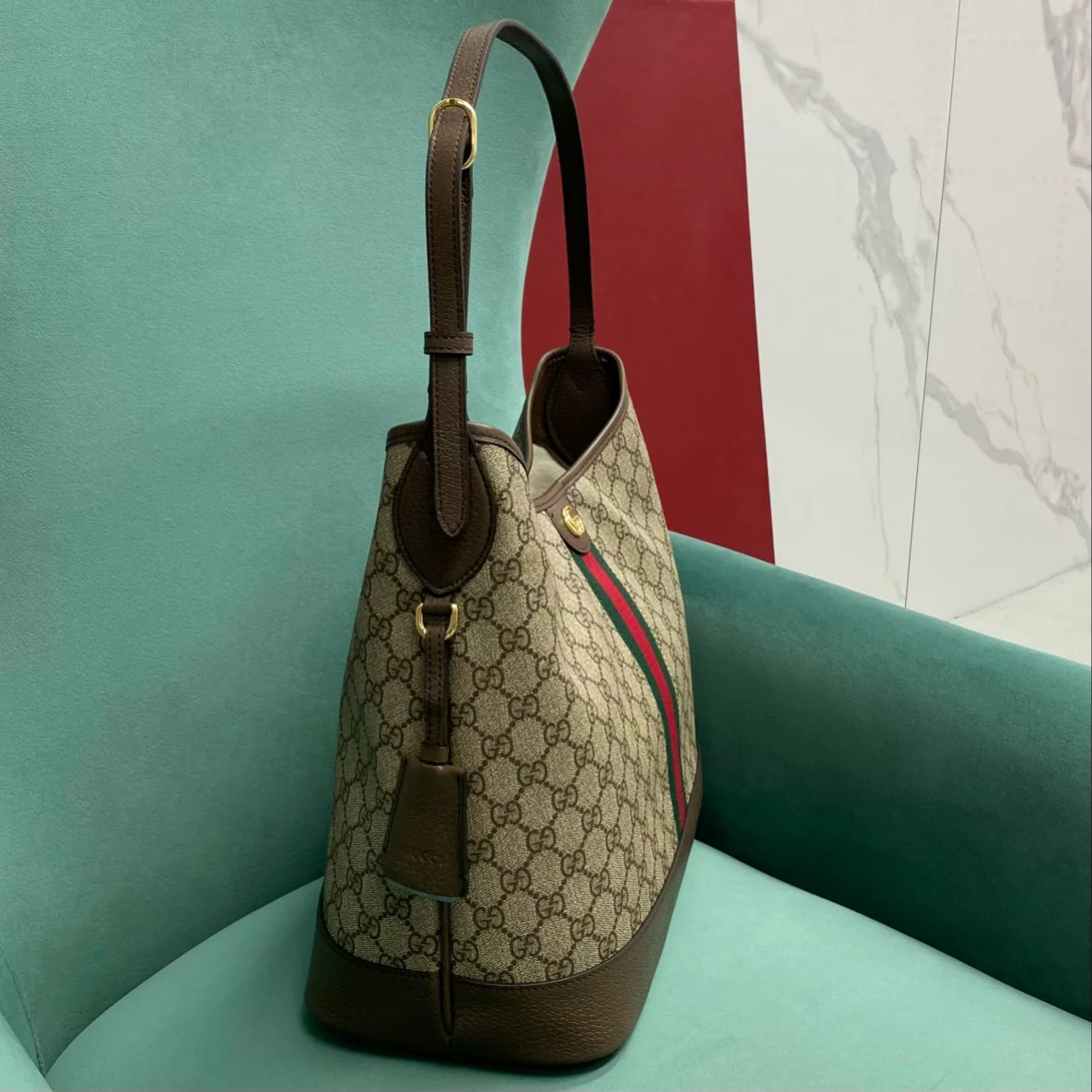 Сумка-хобо среднего размера из серии Gucci Ophidia