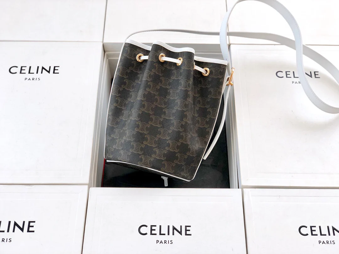 Маленькая холщовая сумка Celine Triomphe на завязках - белая, с монограммой.