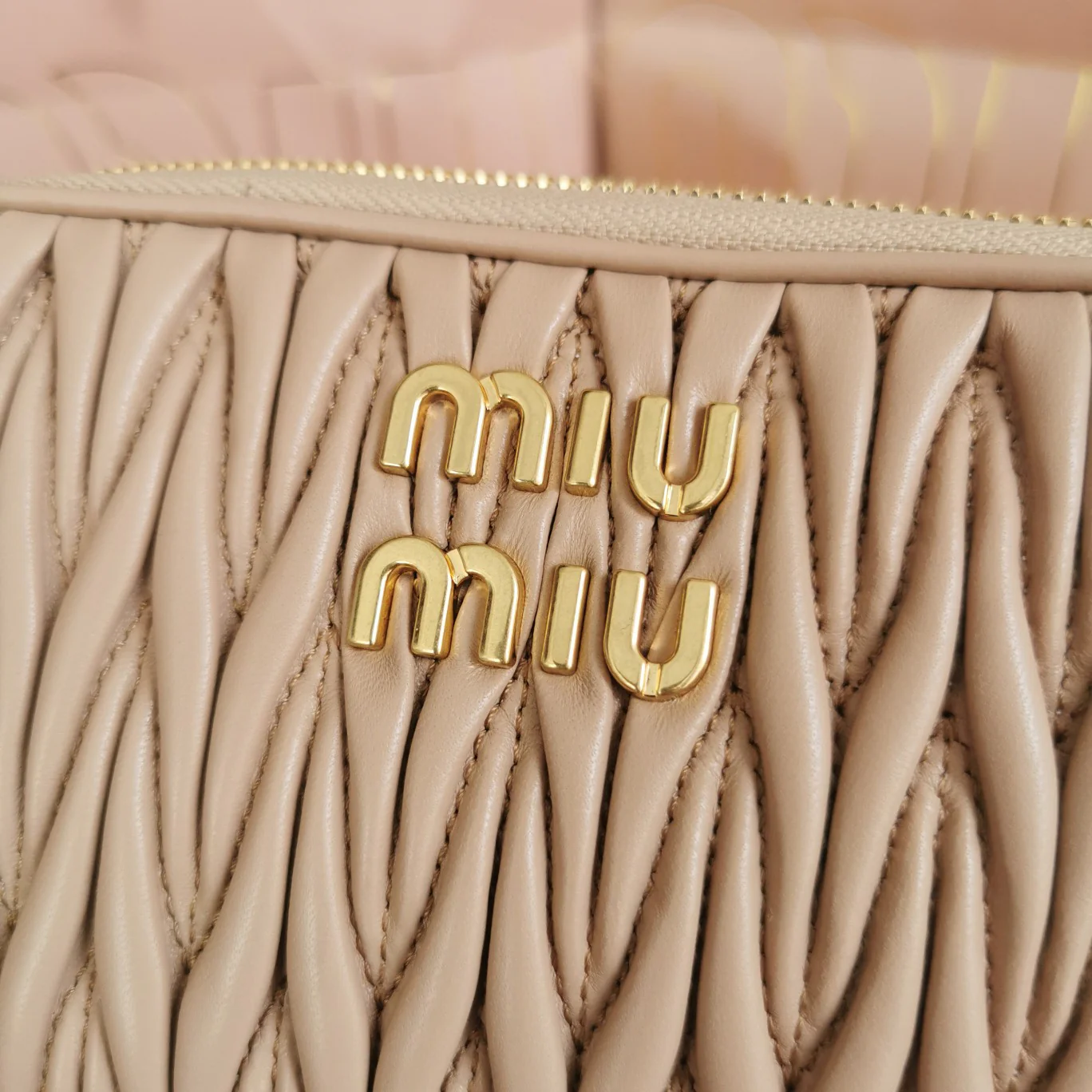 Сумка-органайзер для фотоаппарата Miu Miu с двойной молнией