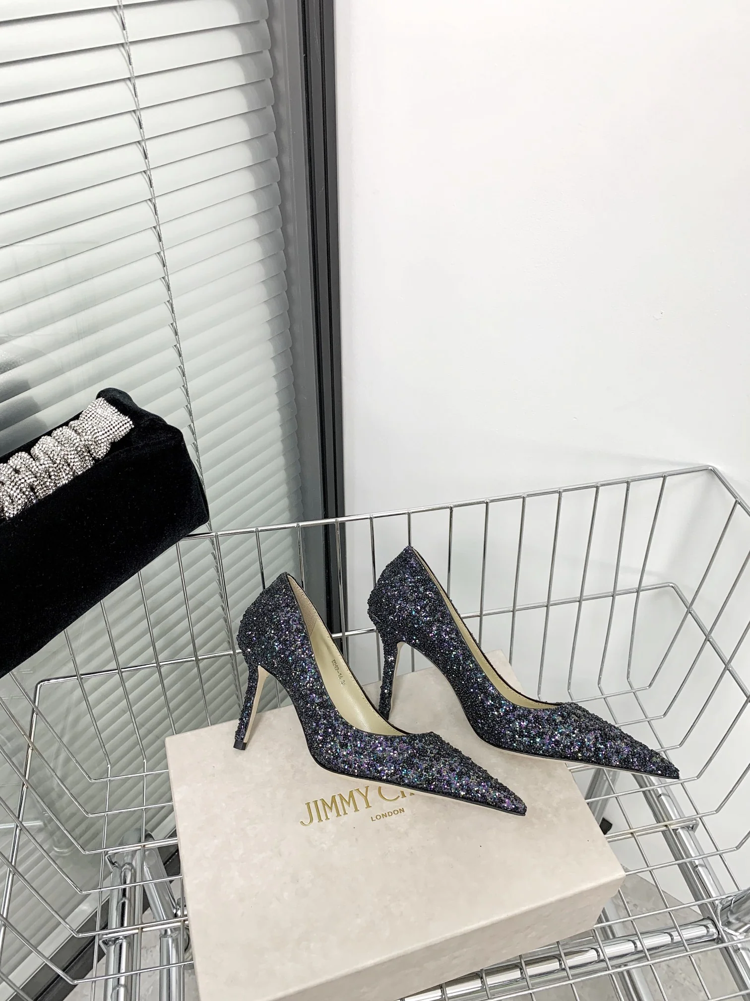 Новые поступления коллекции Jimmy весна/лето 2022 - Туфли на высоком каблуке с пайетками - 3