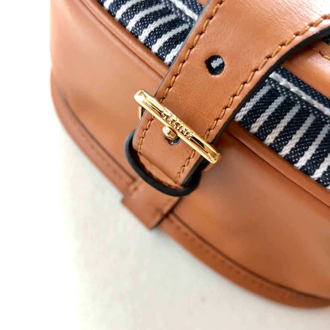Сумка Celine-folco Saddle Bag - полосатая, из ткани и телячьей кожи.