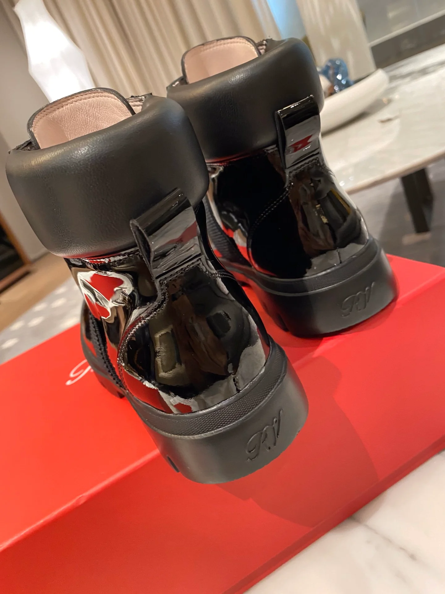 RV - Осенне-зимняя коллекция. Ботильоны на тонкой шнуровке с квадратной пряжкой.