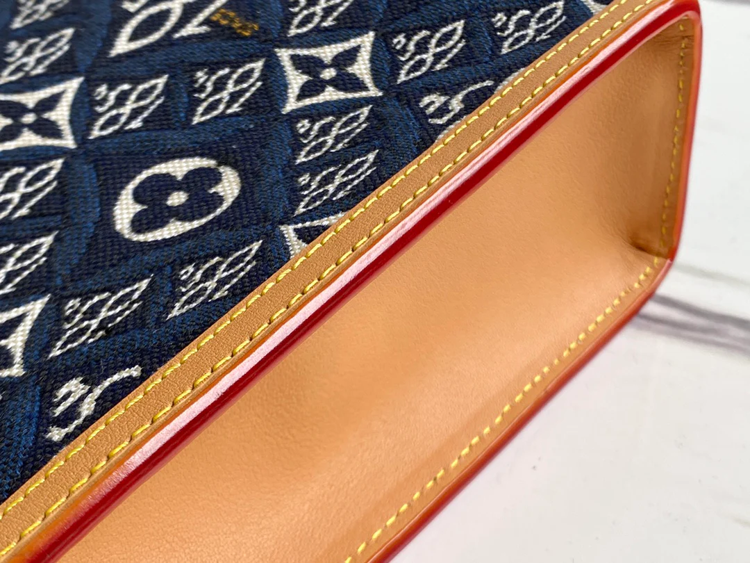 lv-m80306-poche-toilette-26-toilet bag