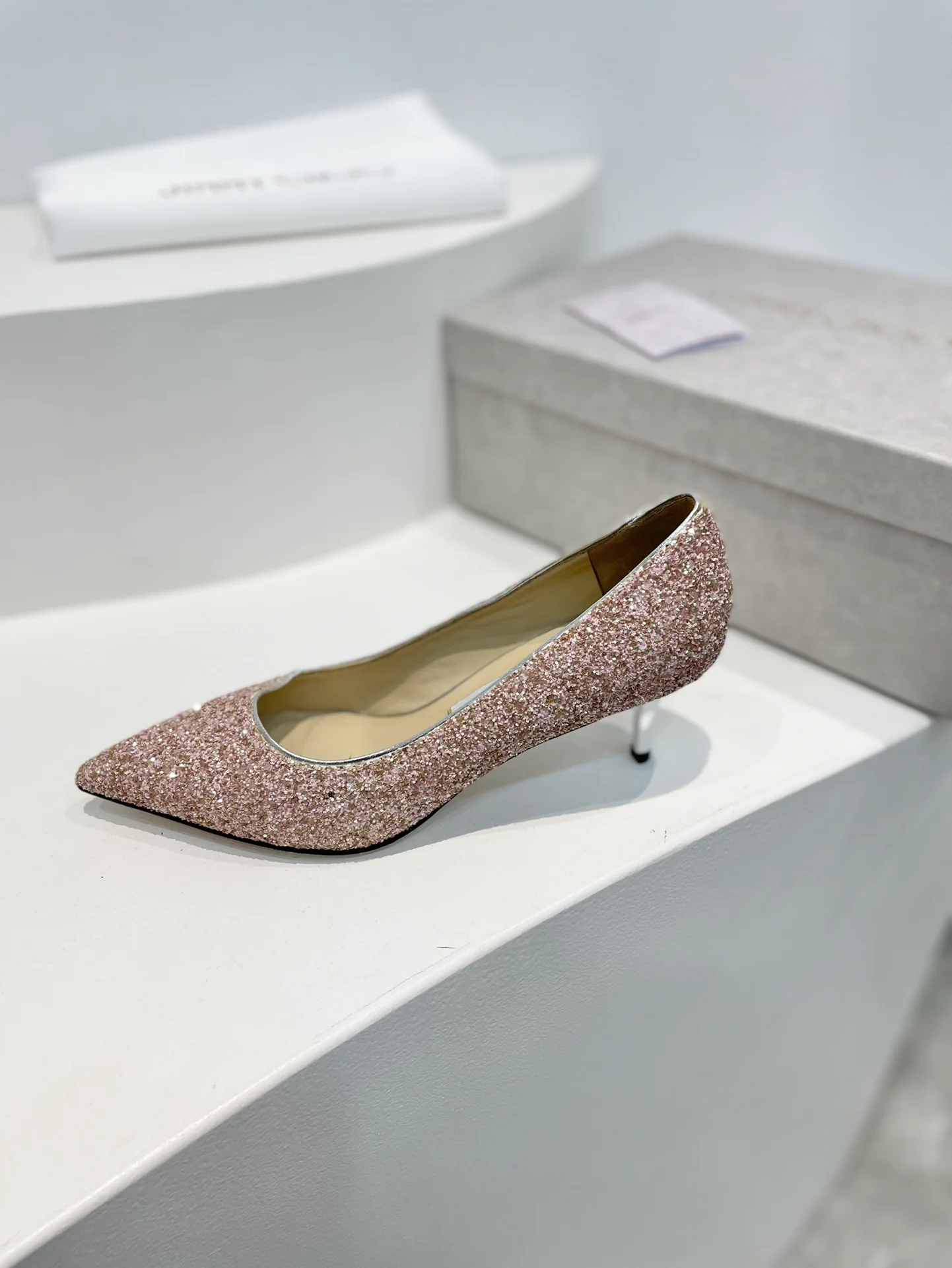 Туфли-лодочки Jimmy с острым носком на шпильке - ярко-розовые