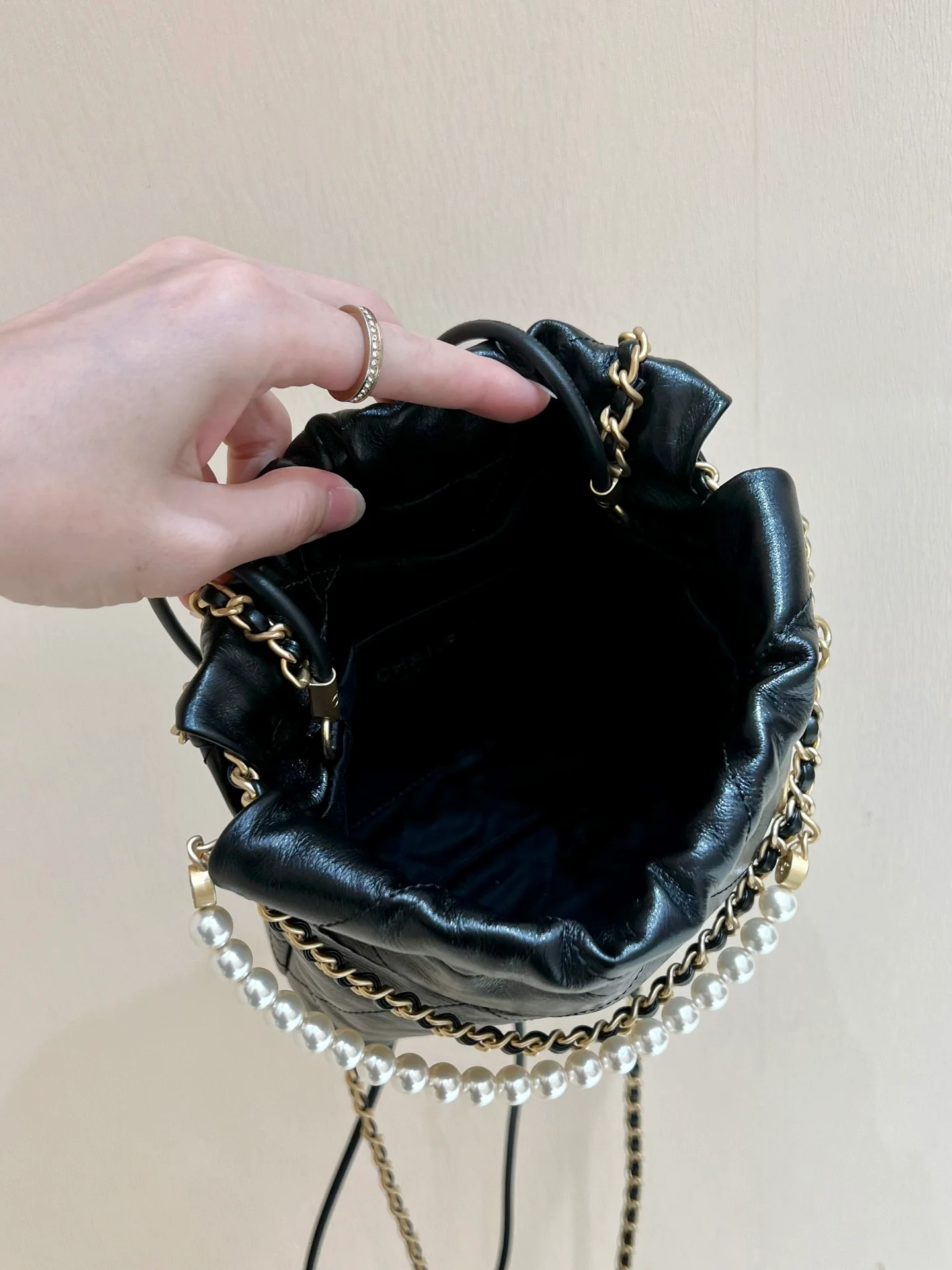 Сумка Chanel No. 22 - черная - двойная цепочка - жемчужная цепочка