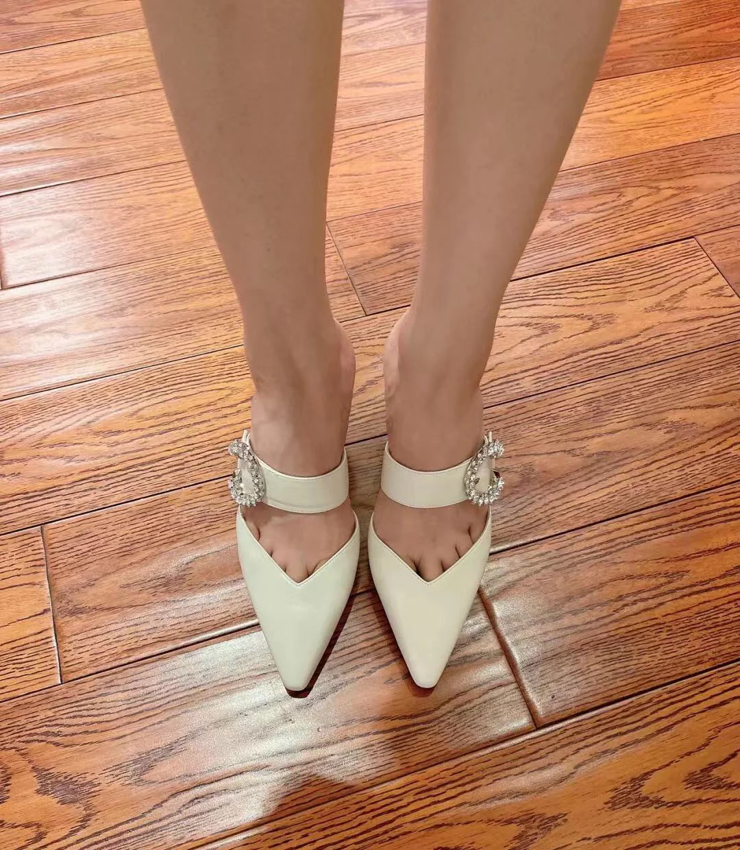 Замшевые босоножки на высоком каблуке Jimmy - белые