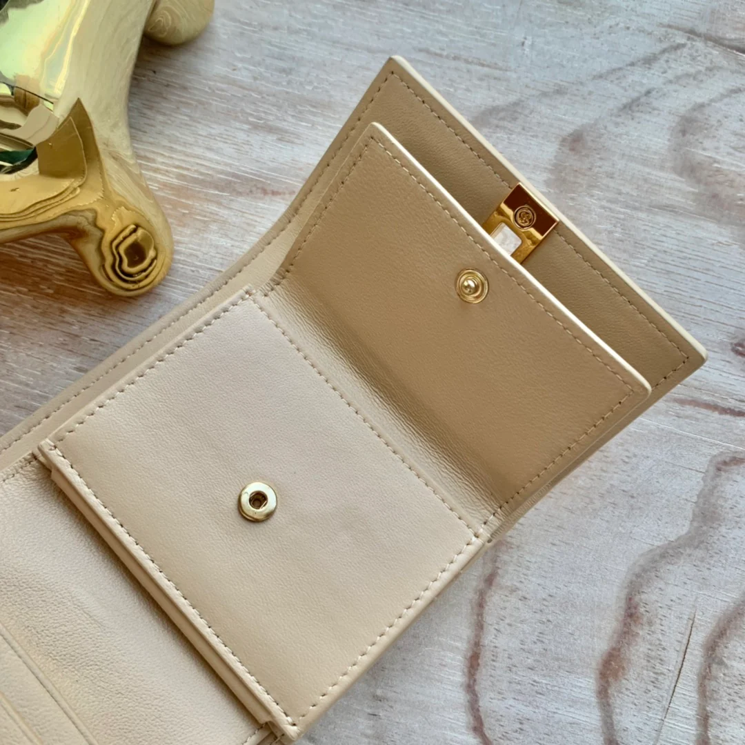 Маленький глянцевый кожаный трехсекционный кошелек Celine - 1 шт.