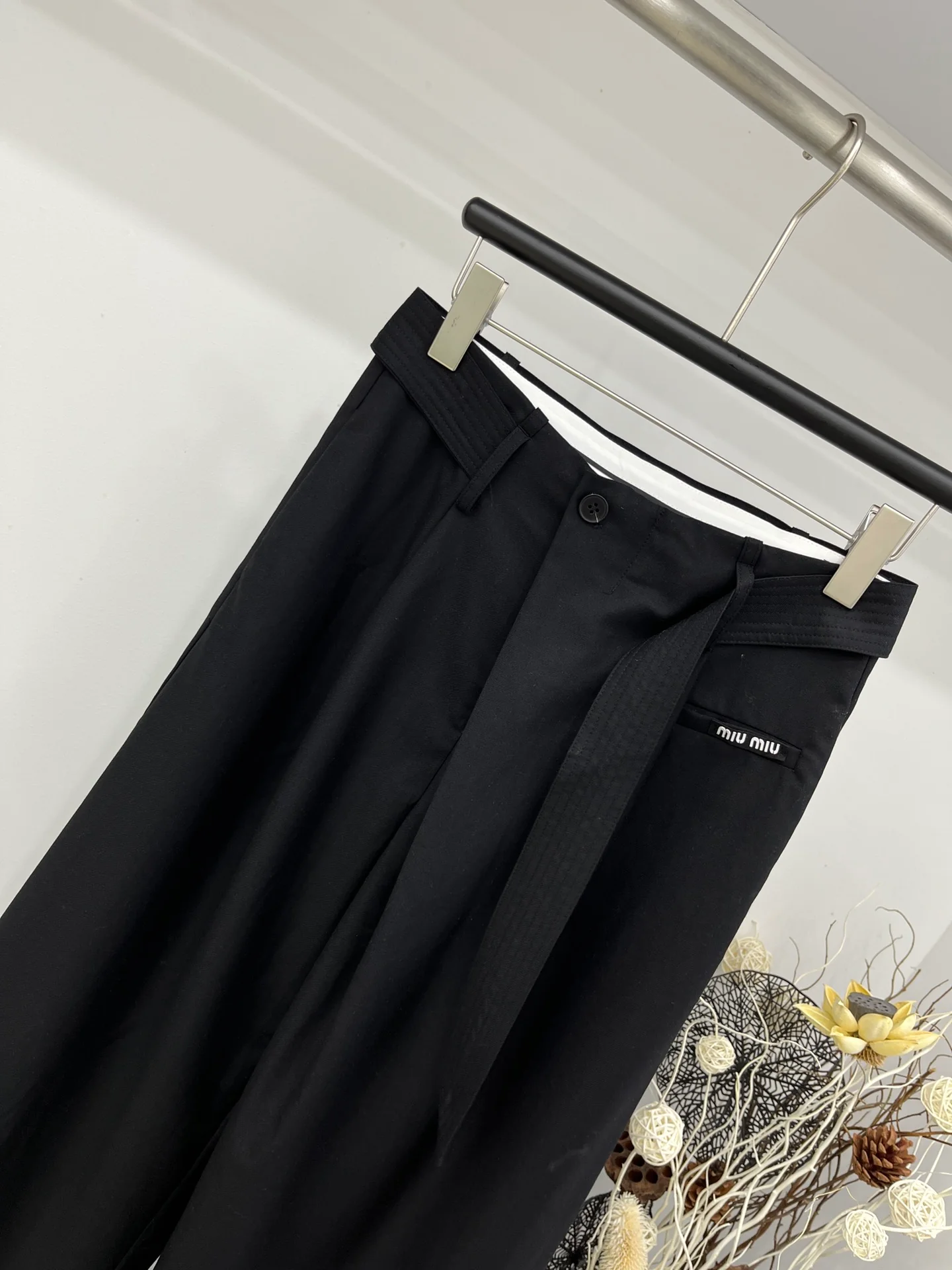 Miu Miu - 2404 - Новые повседневные брюки с поясом - Черные