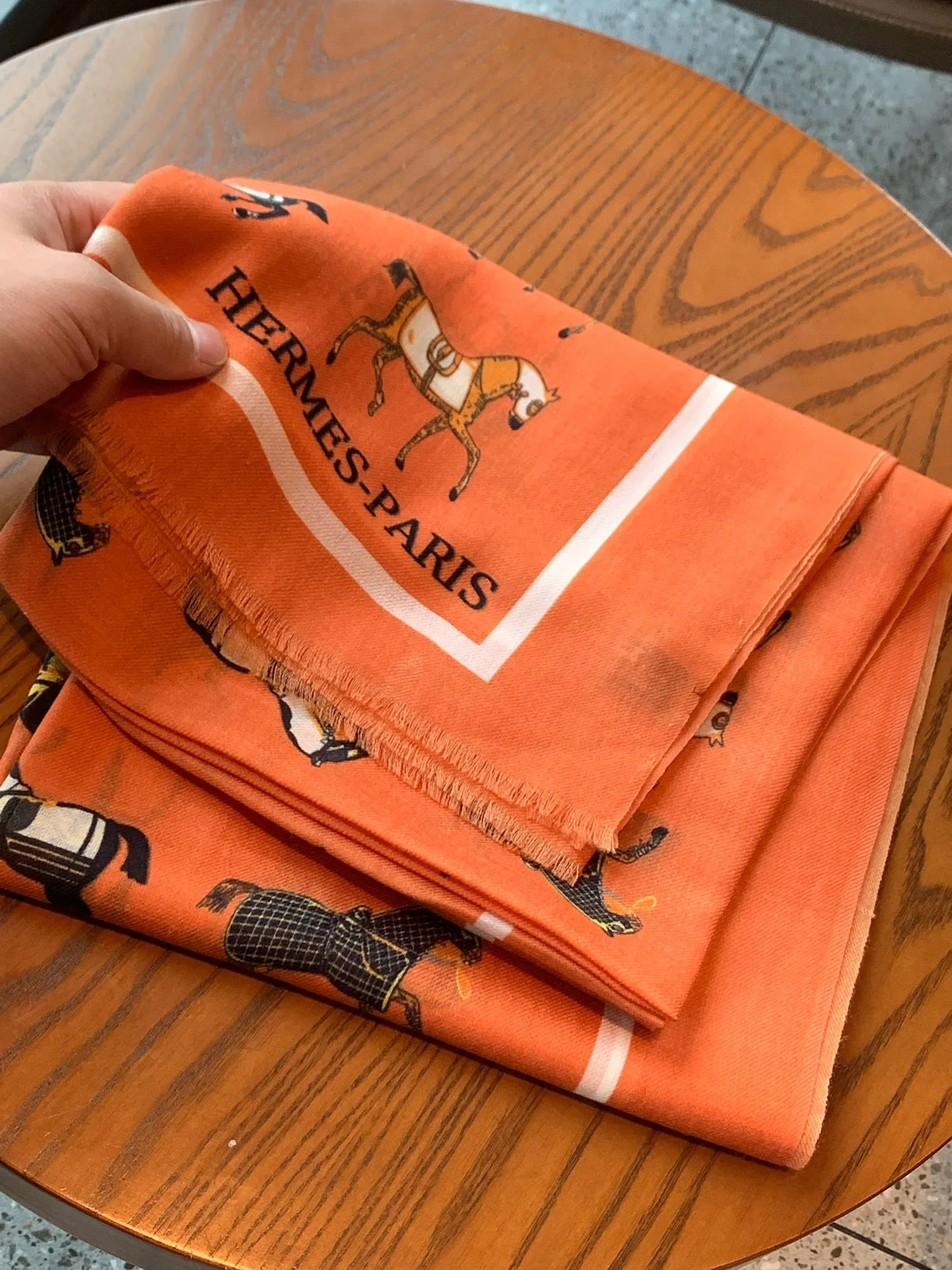 Длинный кашемировый шарф Hermes Premium Craftsmanship, 100-200 см, оранжевый.