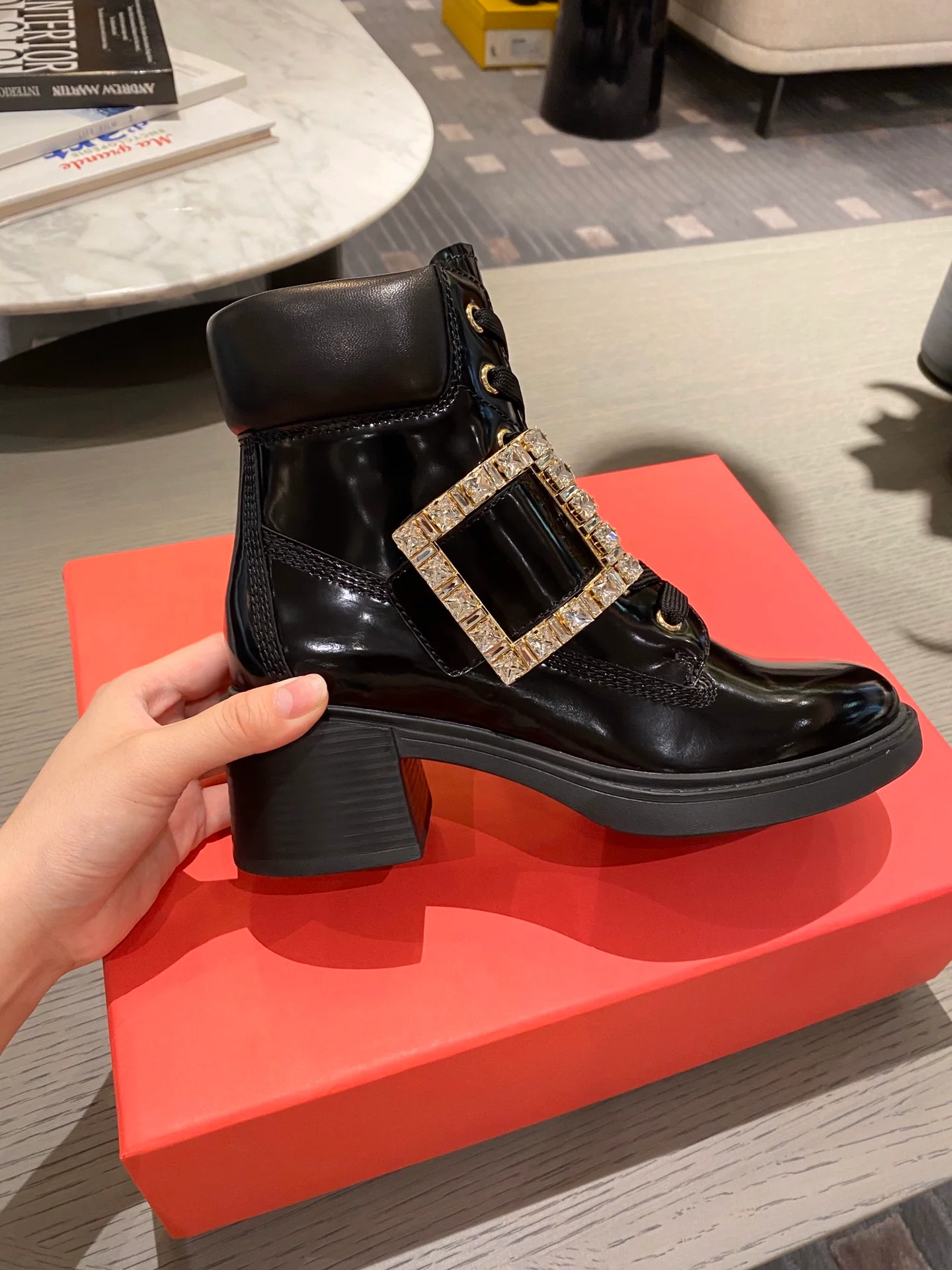 RV - Кожаные ботильоны на шнуровке с пряжкой - Черные