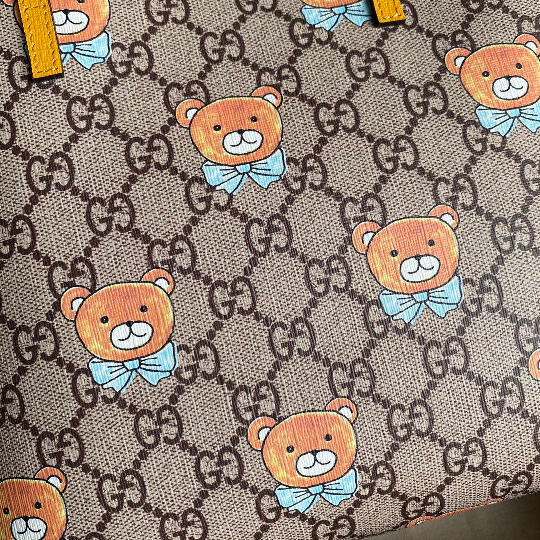 Сумка-шоппер Gucci в виде плюшевого медведя.