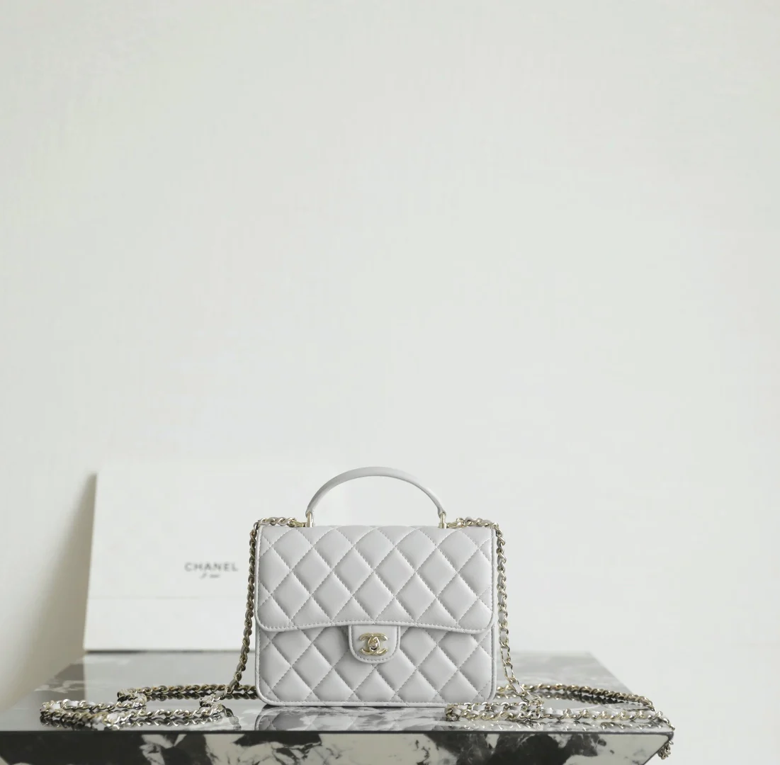 Многофункциональный рюкзак Chanel весна/лето - светло-серый - с золотой пряжкой