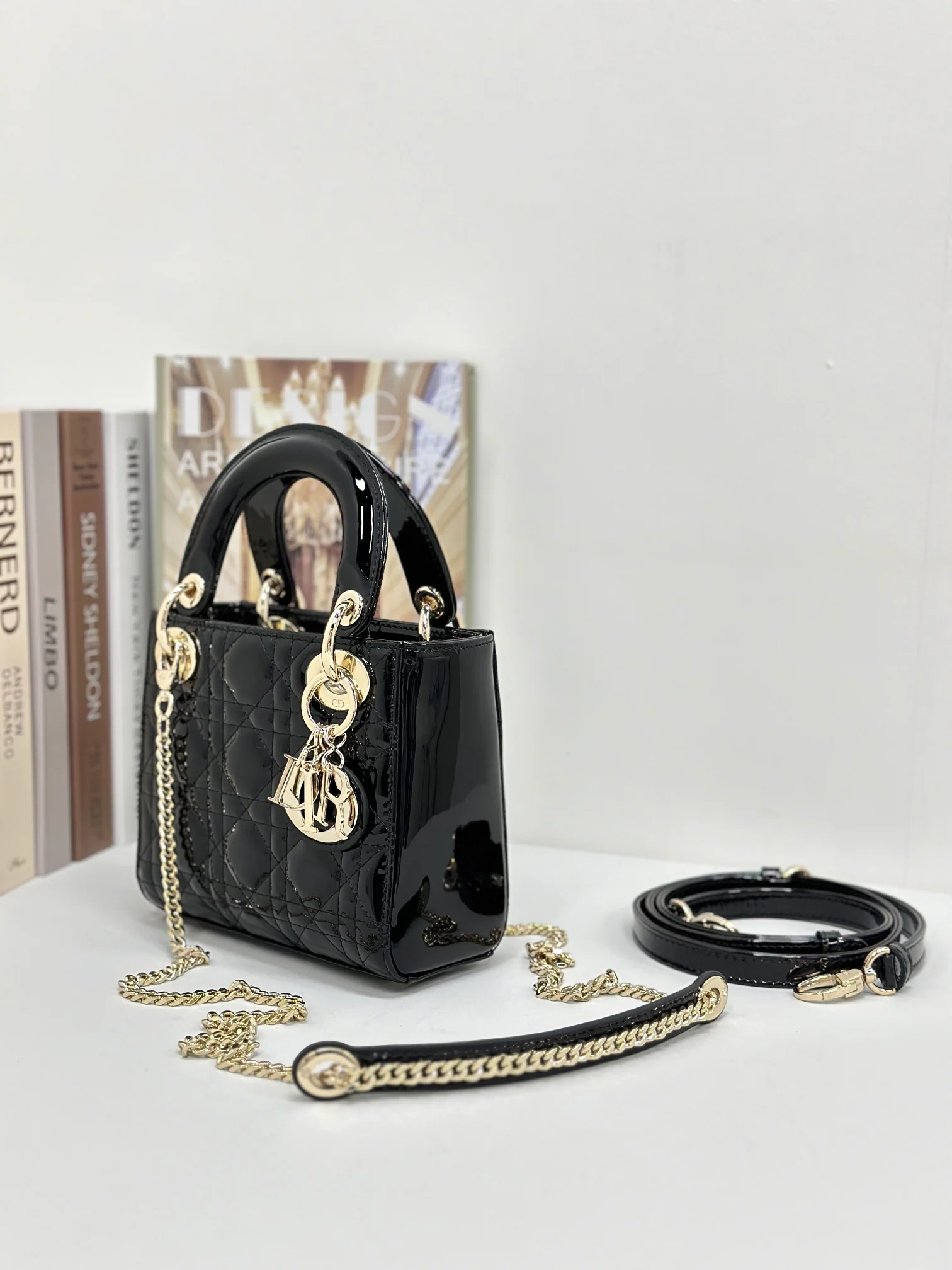 Мини-серия Dior Lady - лакированный черный