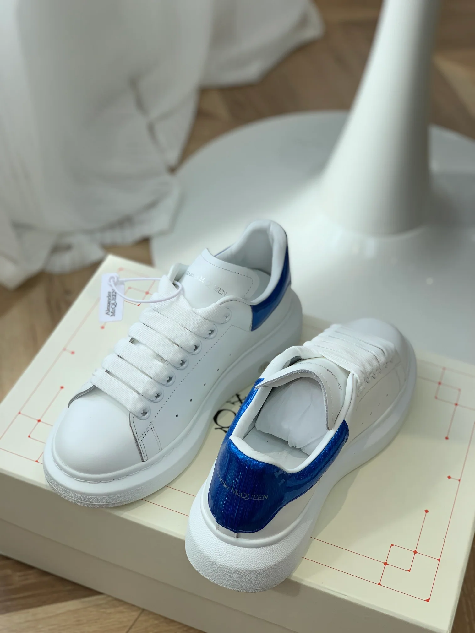 McQueen - Улучшенные классические белые кроссовки - Синие