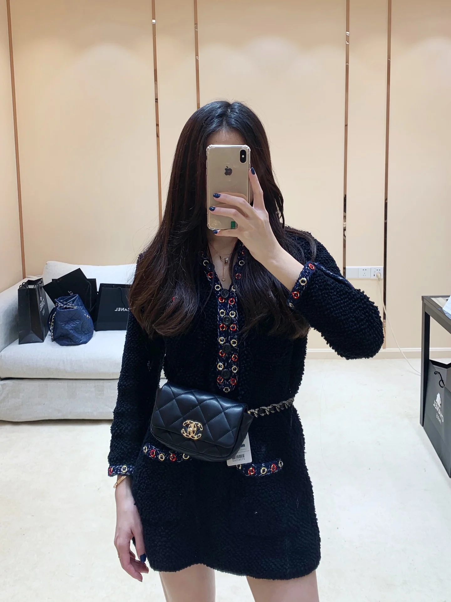 Поясная сумка Chanel 19 - мини-сумка с клапаном, черная