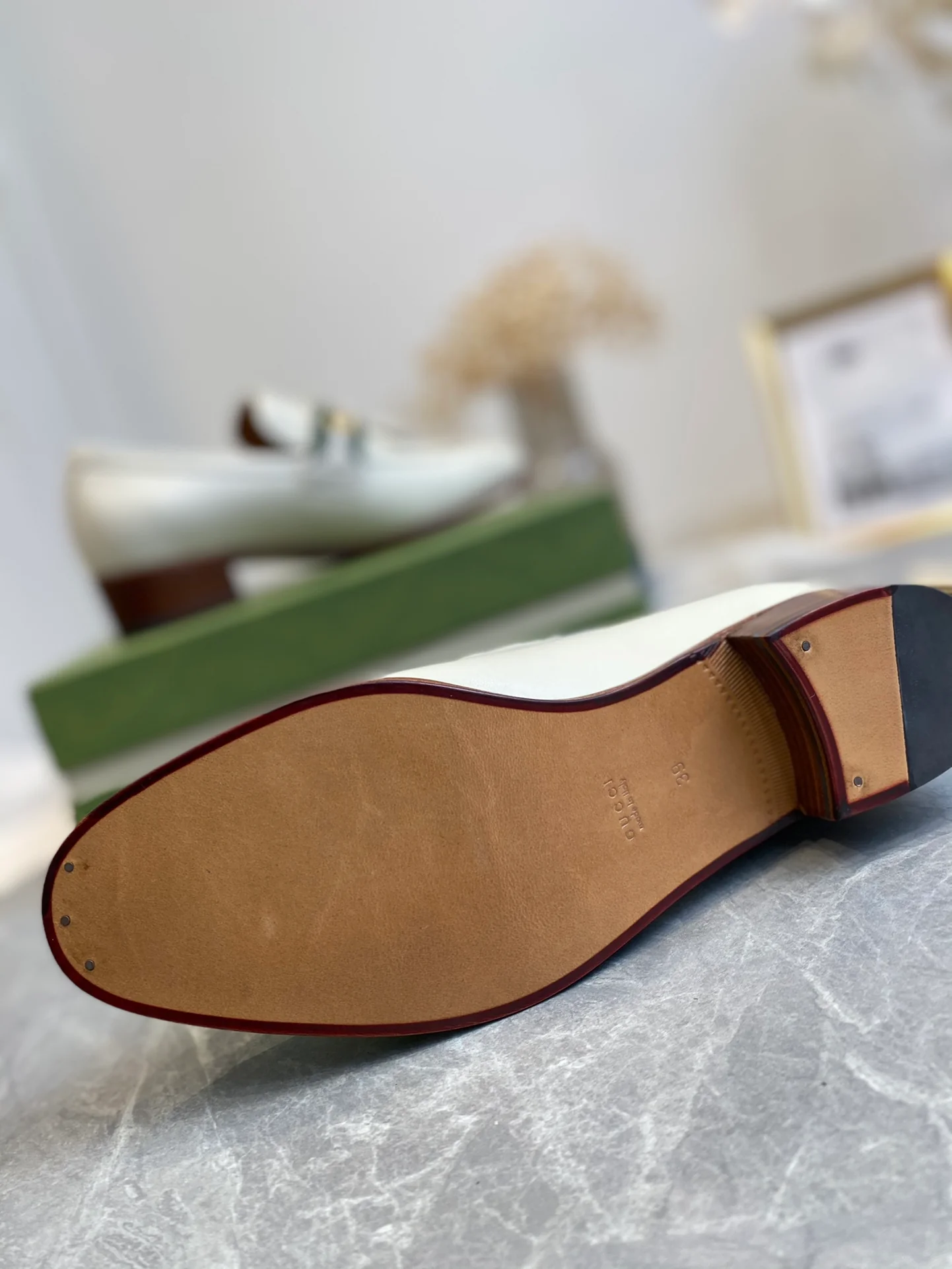 Лоферы Gucci с кисточками