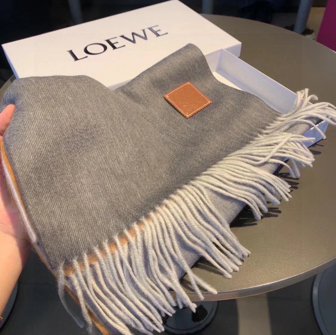 Lolwei - Шарф с кисточками ?Водяная рябь? - Серый