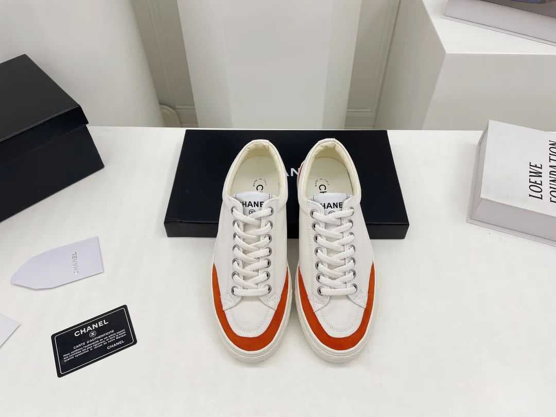 Весенние 2022 года от Chanel: обязательные к приобретению парусиновые туфли - 1