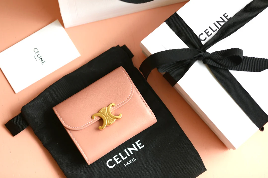 Маленький глянцевый кошелек Triomphe из овечьей кожи с клапаном - розовый