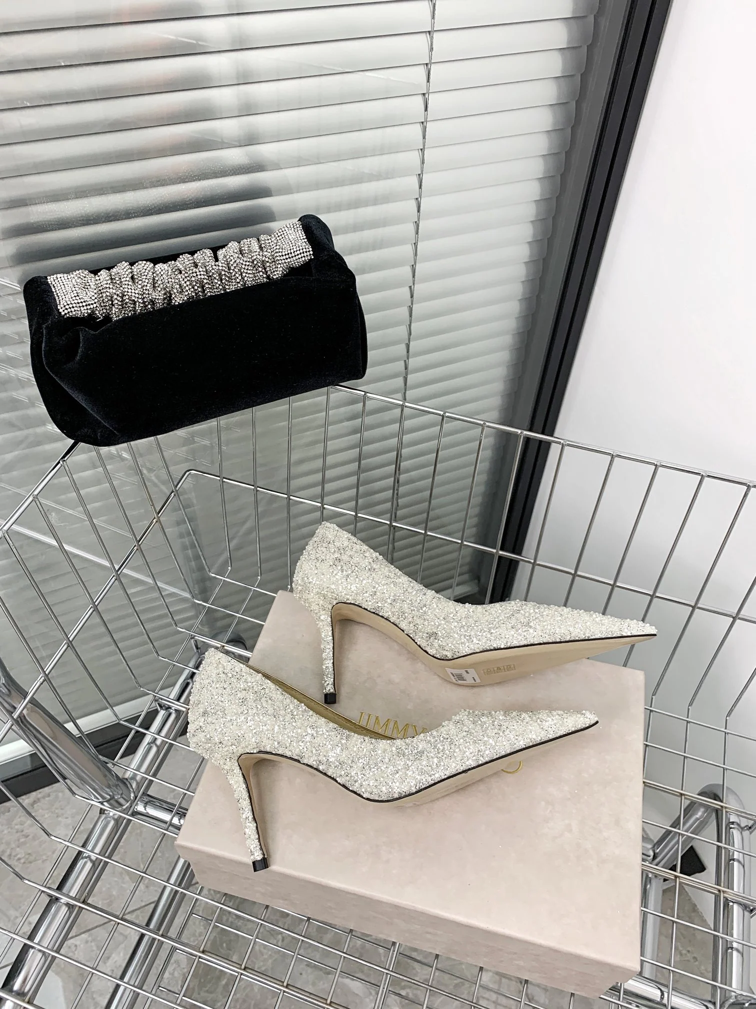 Новые поступления коллекции Jimmy весна/лето 2022 - Туфли на высоком каблуке с пайетками - 4