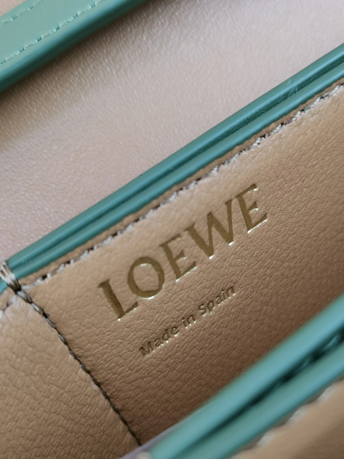 Loewe-goya-series-mini-3