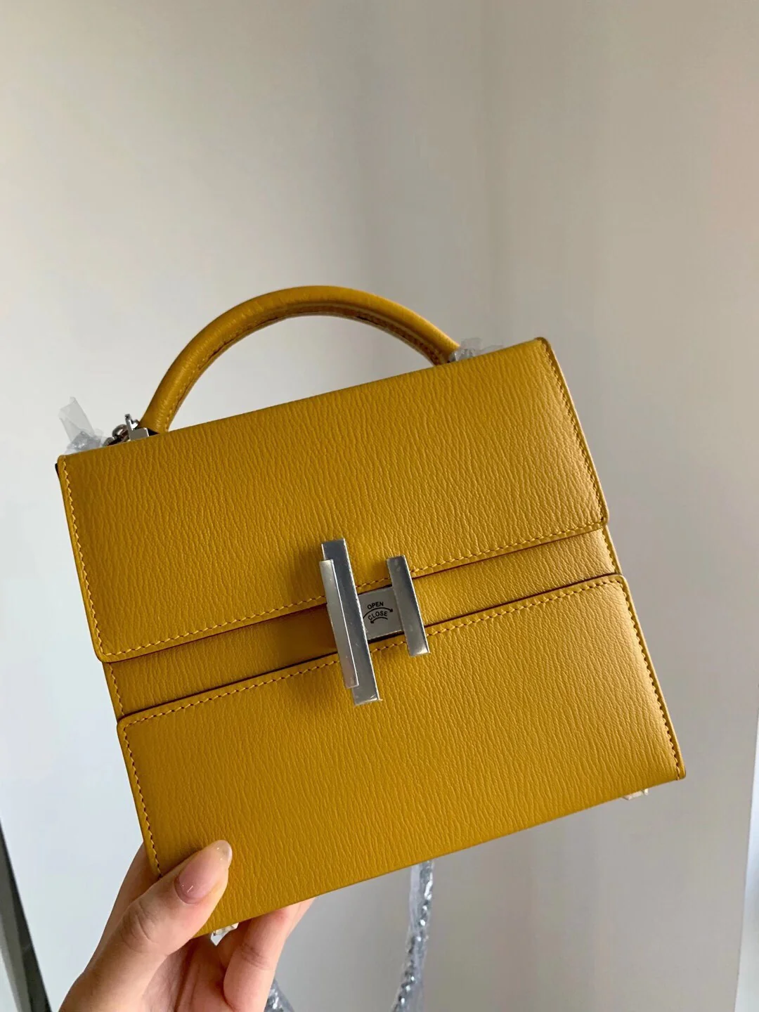 Hermes-cinhetic-24-chevre-amber-silver buckle