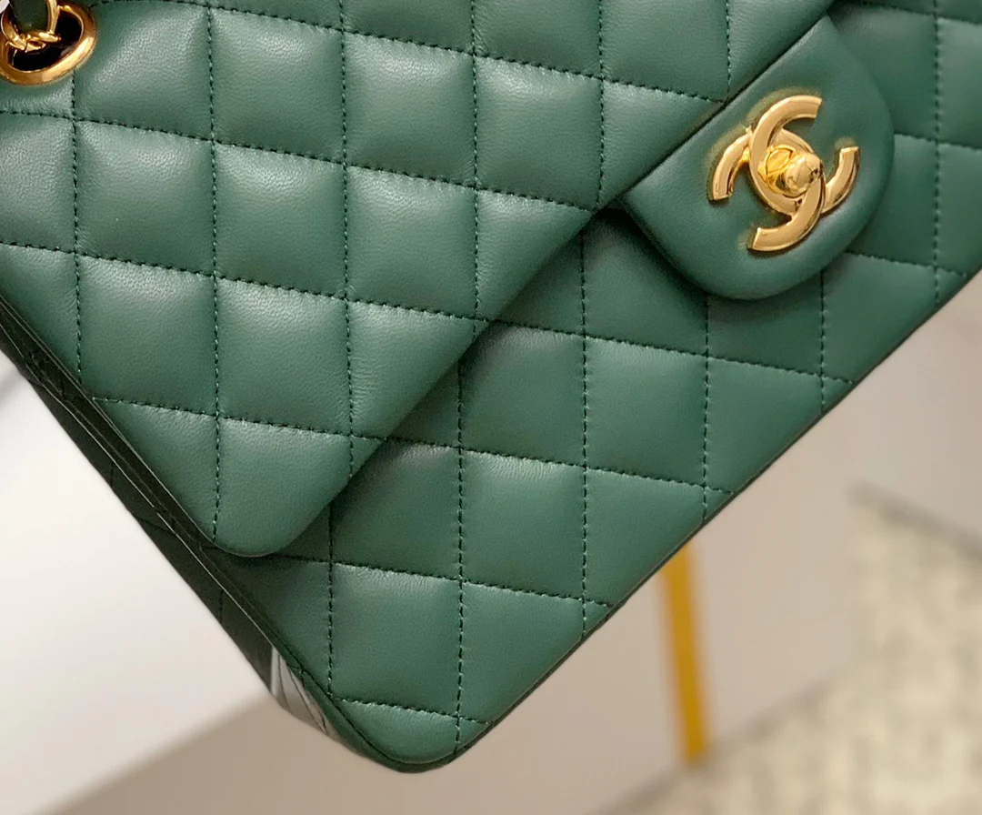 Сумка Chanel из овечьей кожи CF — зеленая с золотой фурнитурой — 25 см