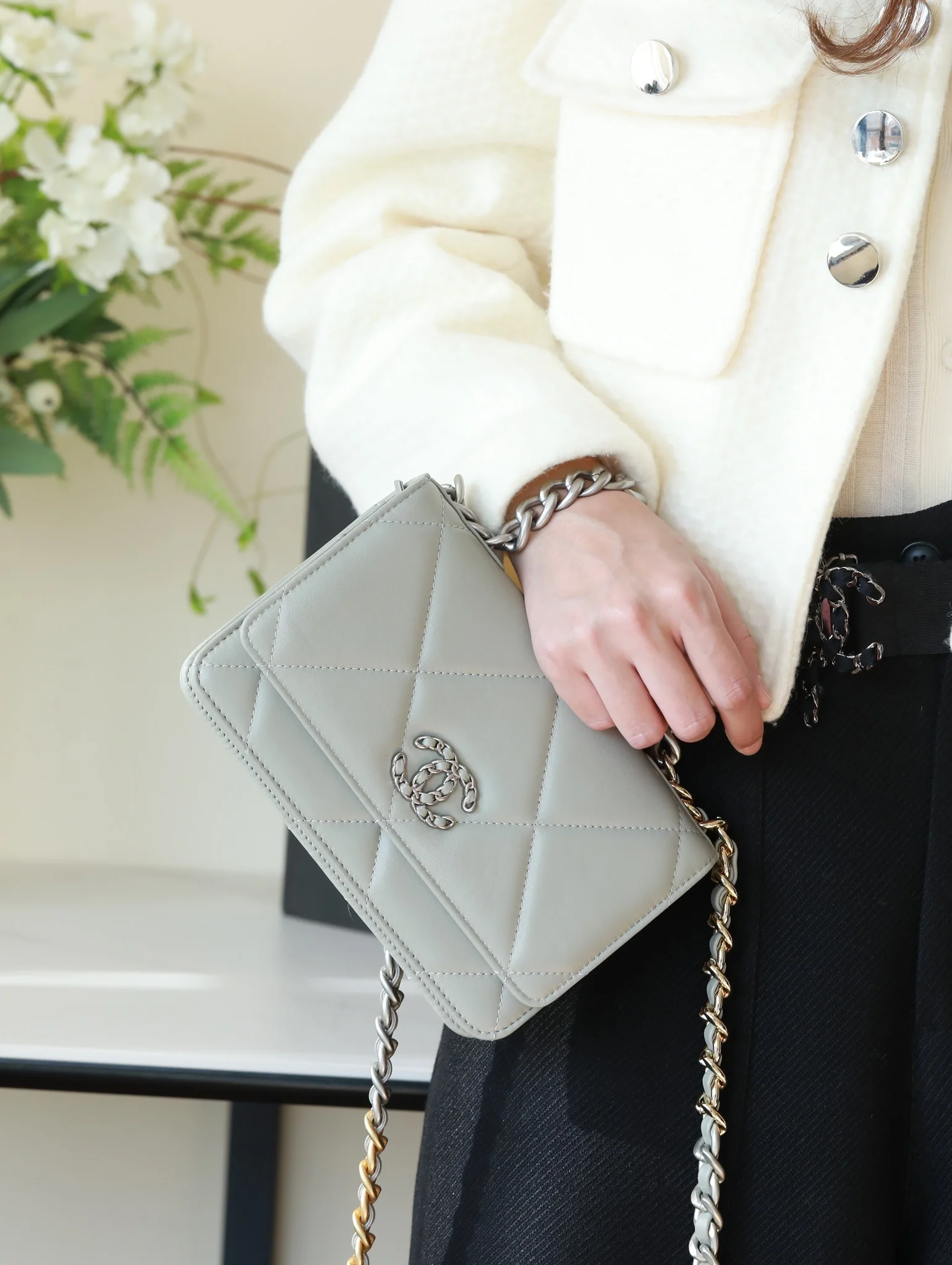 Chanel 19 серии WOC - серые с серебряной пряжкой