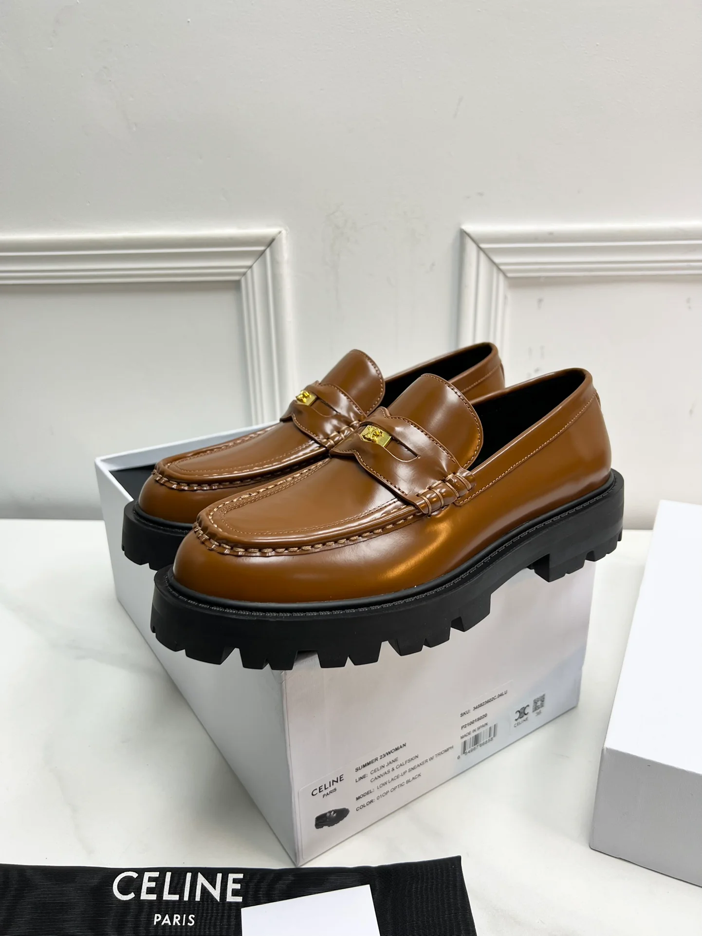 Новинка сезона весна/лето 2023 от Celine - Лоферы в стиле ретро - Коричневые