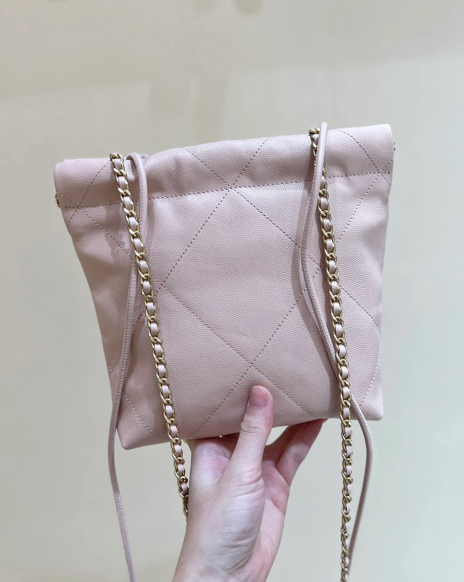 Миниатюрная металлическая кожаная мусорная сумка Chanel 25c - розовая